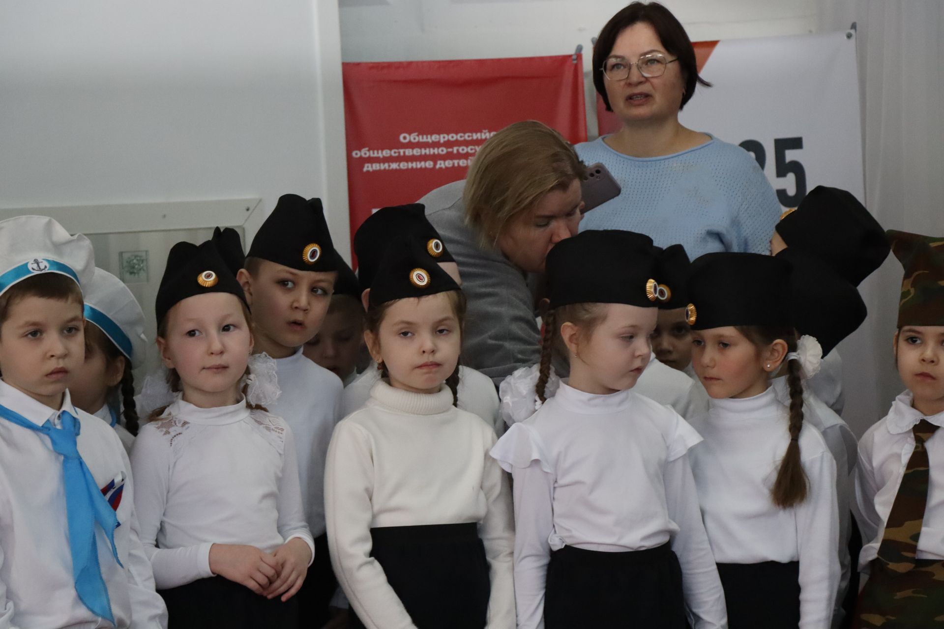 Нурлатский смотр строя и песни: волонтеры, героическая память и детская отвага (фоторепортаж)