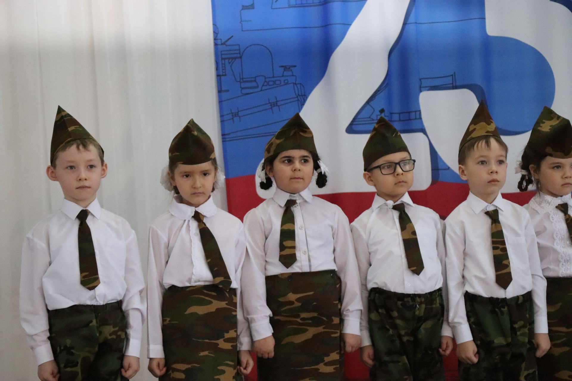Нурлатский смотр строя и песни: волонтеры, героическая память и детская отвага (фоторепортаж)
