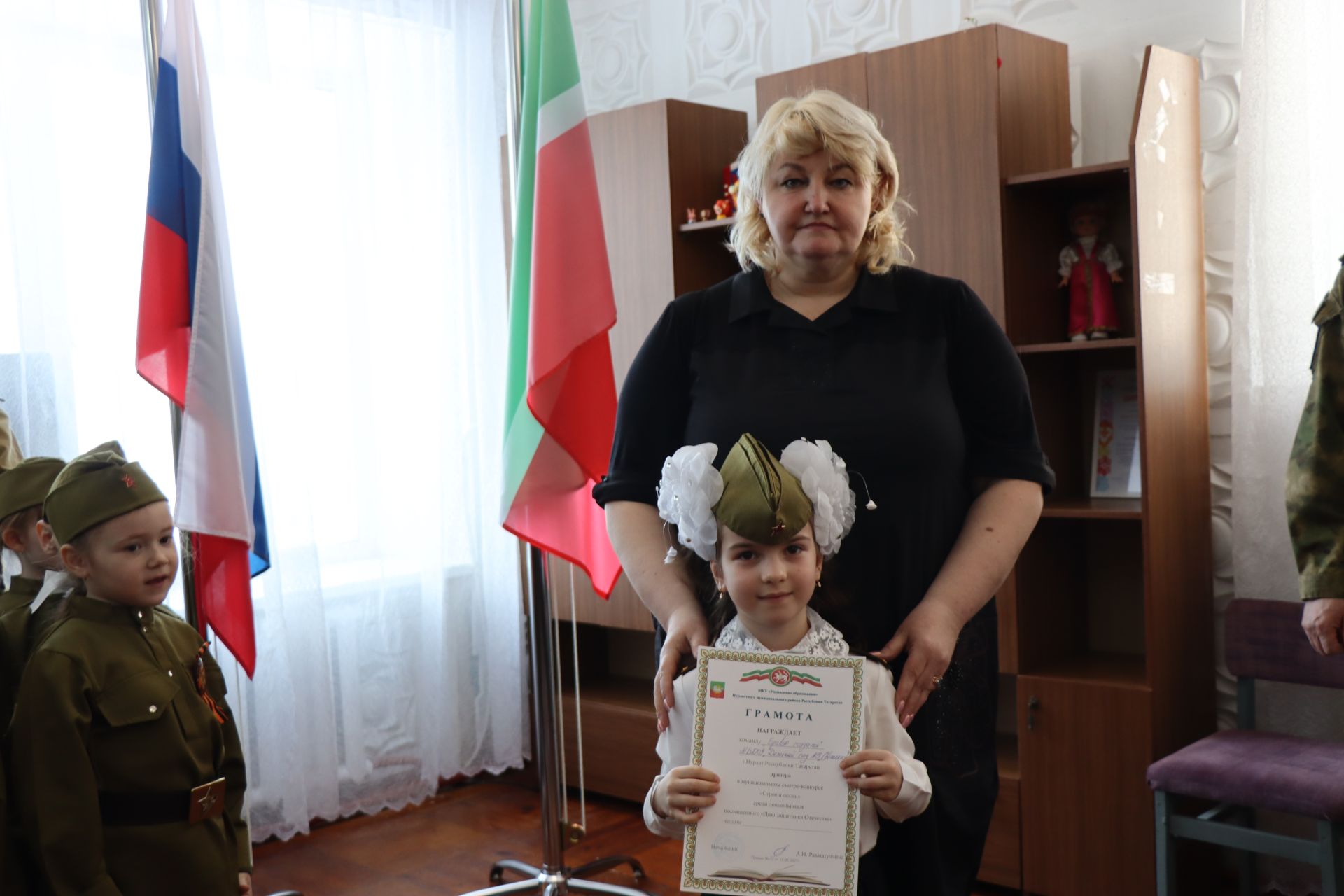 Нурлатский смотр строя и песни: волонтеры, героическая память и детская отвага (фоторепортаж)