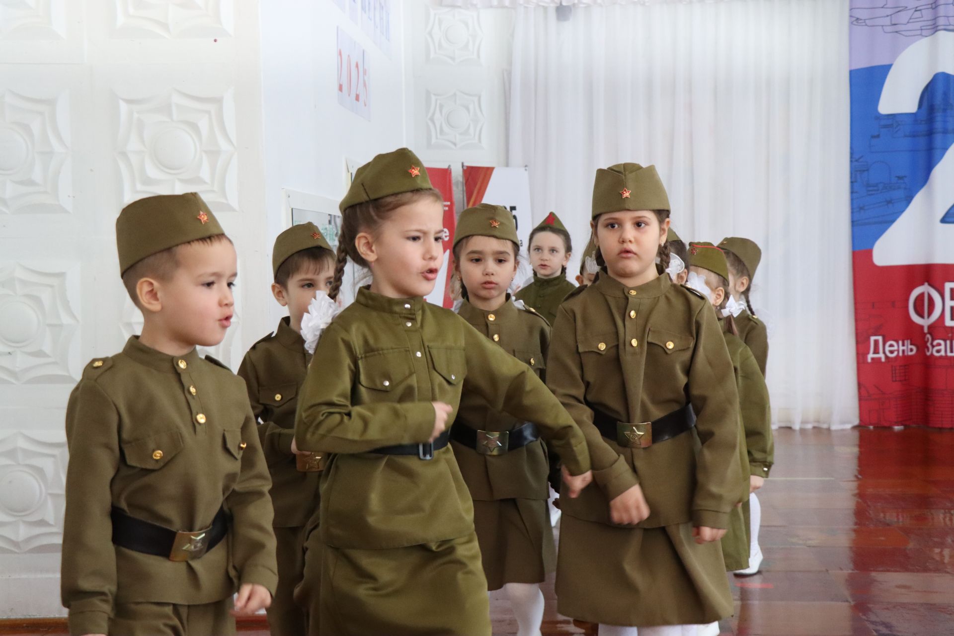 Нурлатский смотр строя и песни: волонтеры, героическая память и детская отвага (фоторепортаж)