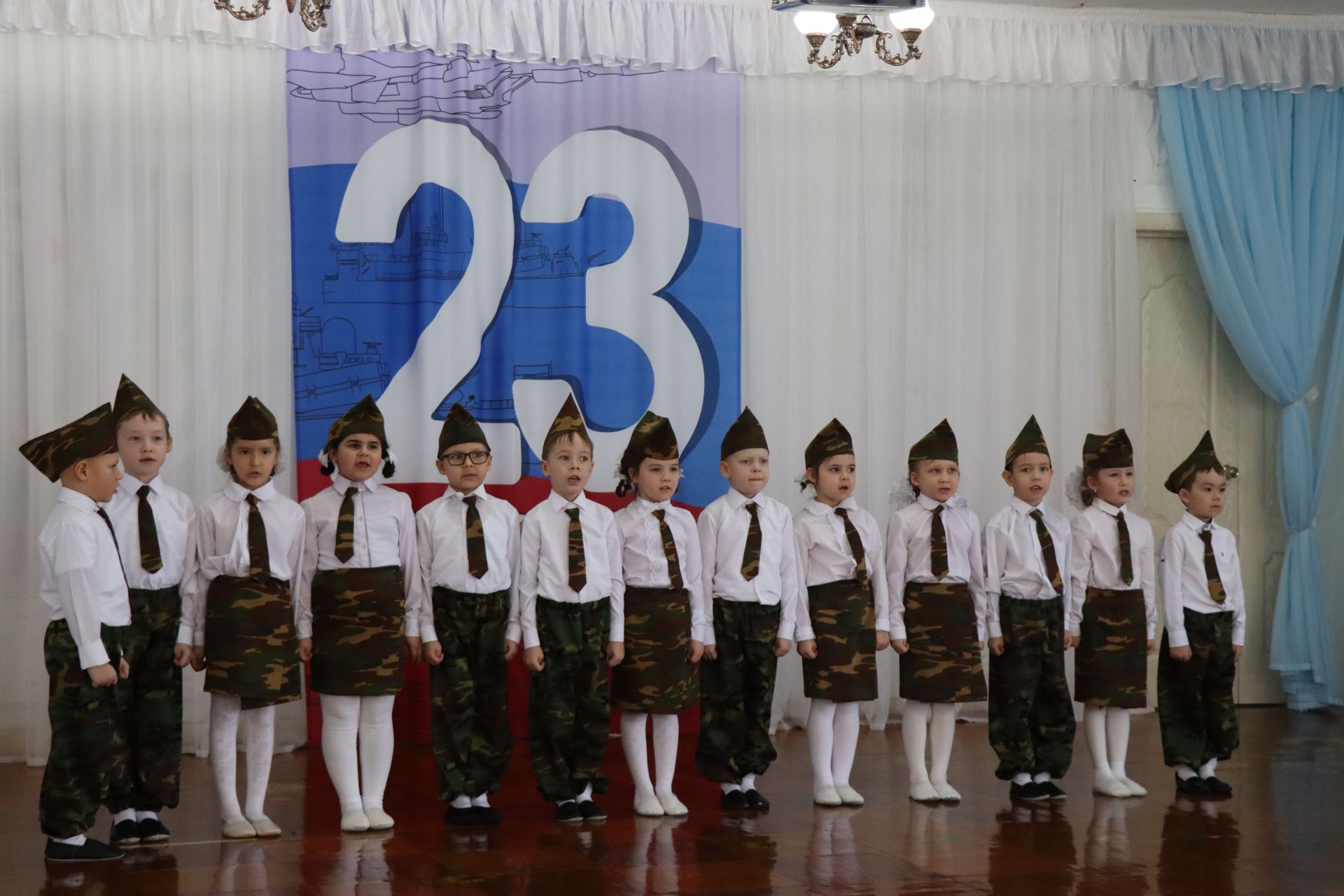 Нурлатский смотр строя и песни: волонтеры, героическая память и детская отвага (фоторепортаж)