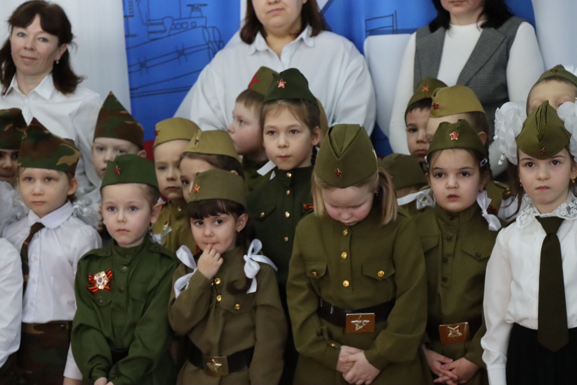 Нурлатский смотр строя и песни: волонтеры, героическая память и детская отвага (фоторепортаж)