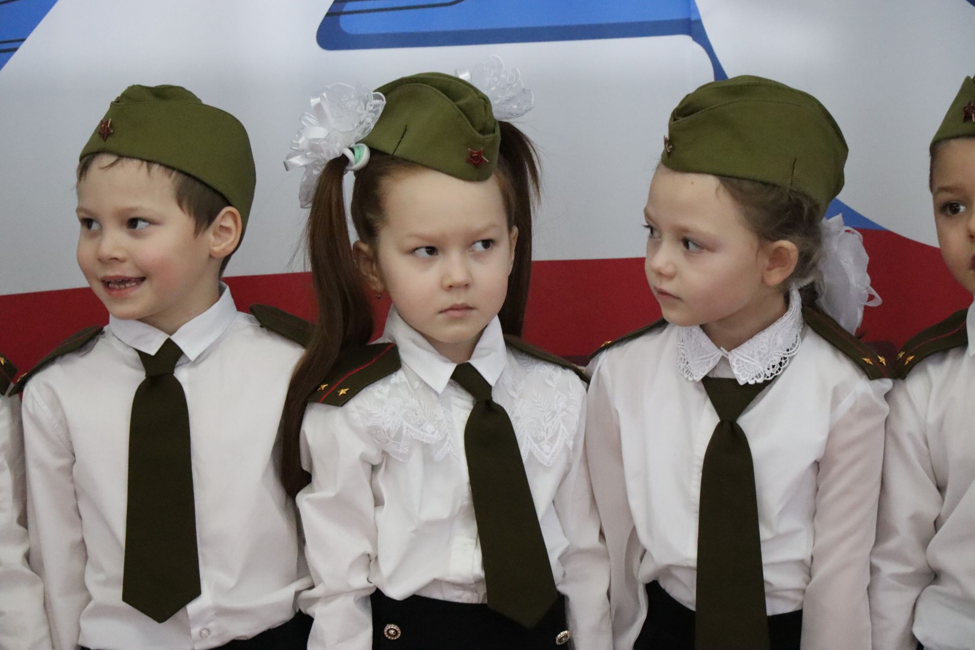 Нурлатский смотр строя и песни: волонтеры, героическая память и детская отвага (фоторепортаж)