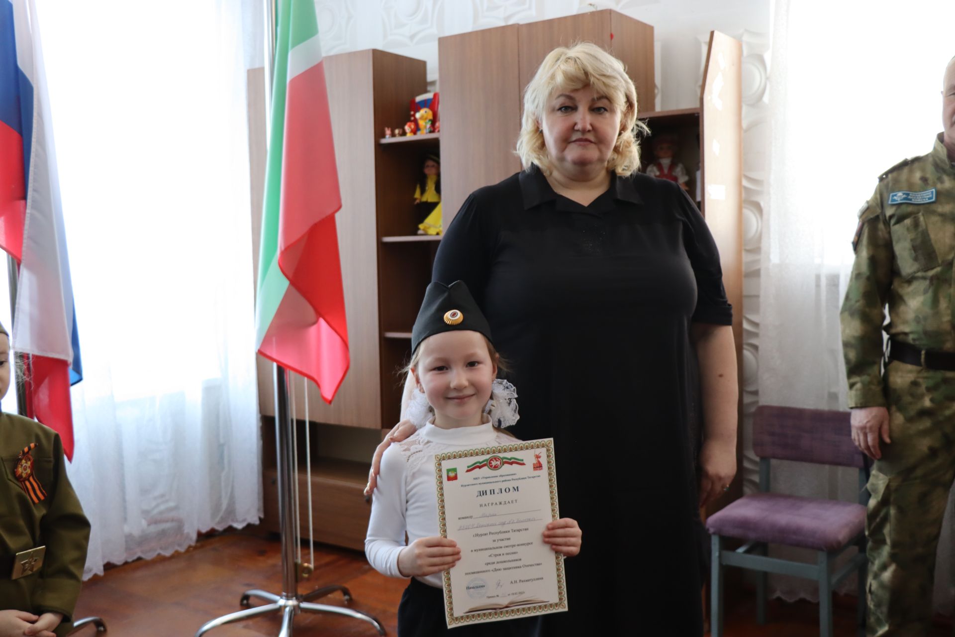 Нурлатский смотр строя и песни: волонтеры, героическая память и детская отвага (фоторепортаж)