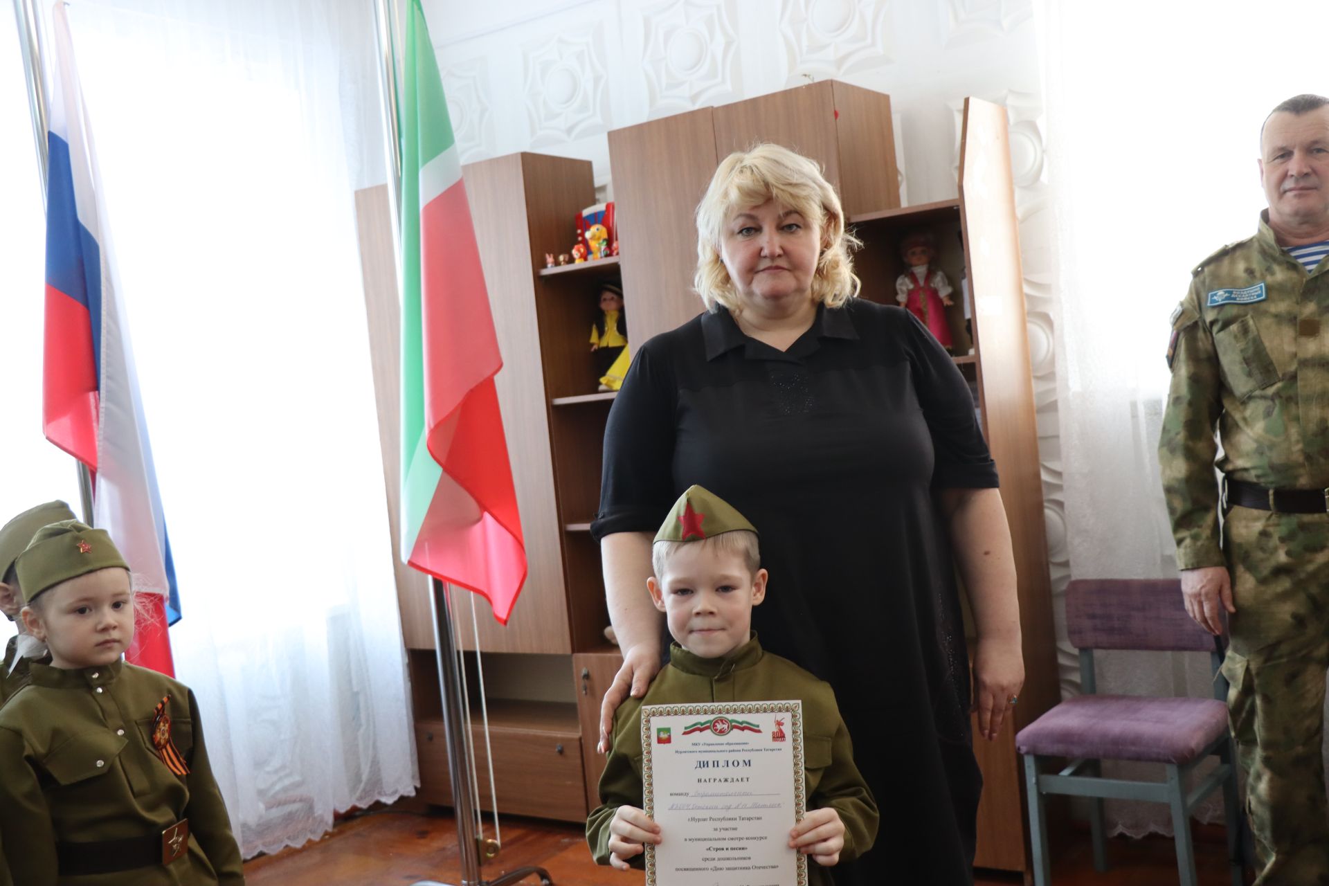 Нурлатский смотр строя и песни: волонтеры, героическая память и детская отвага (фоторепортаж)