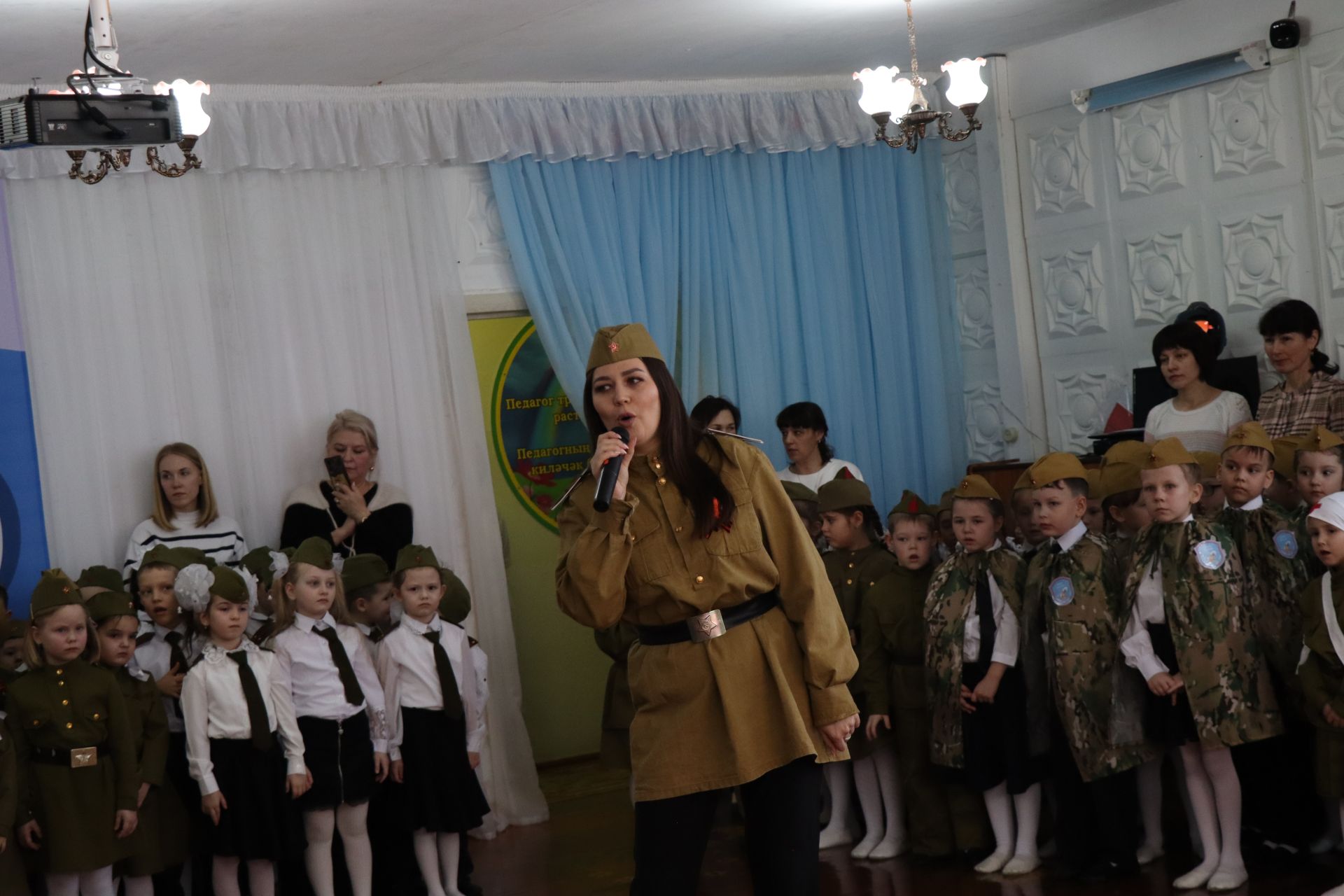 Нурлатский смотр строя и песни: волонтеры, героическая память и детская отвага (фоторепортаж)