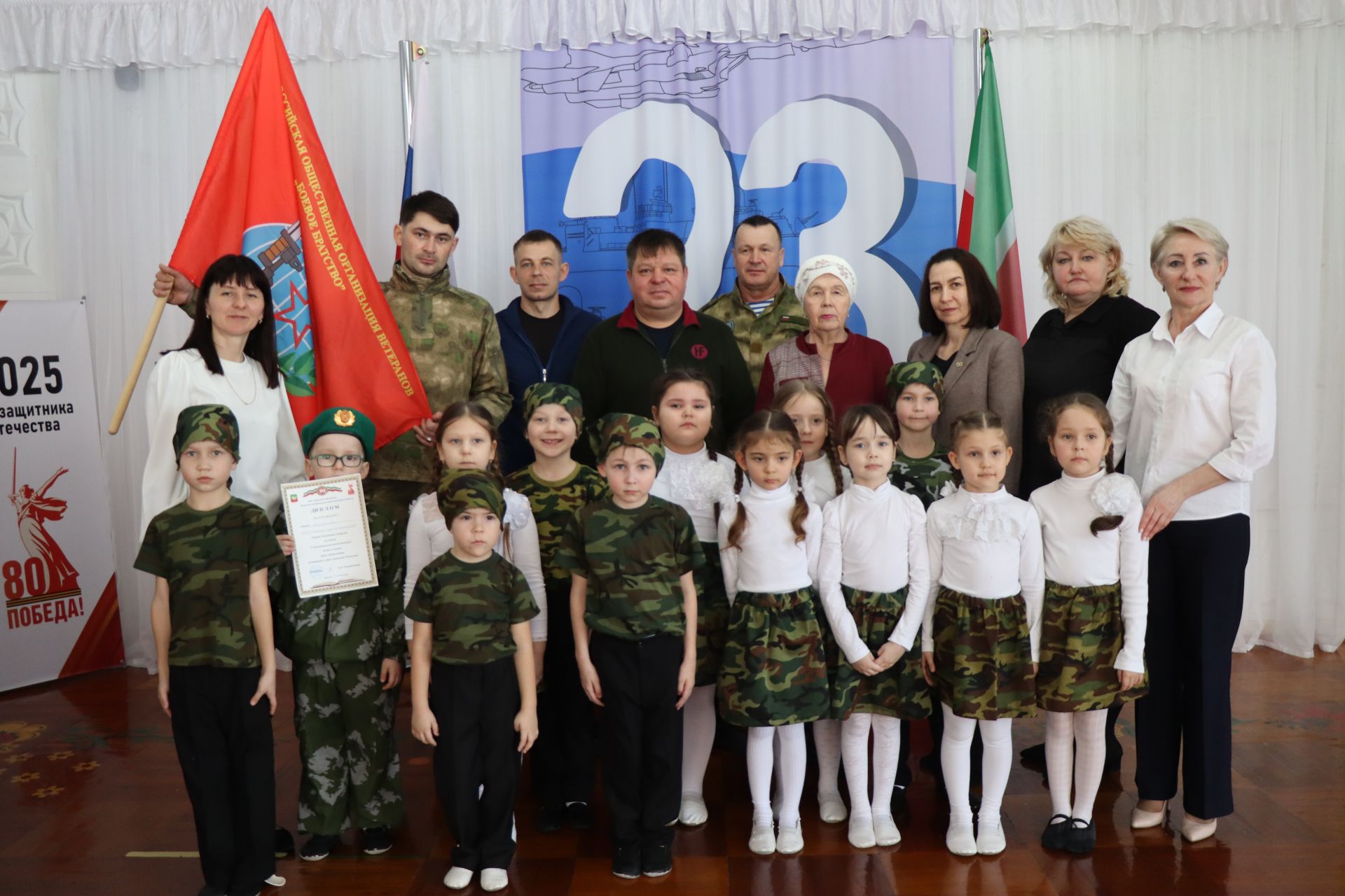 Нурлатский смотр строя и песни: волонтеры, героическая память и детская отвага (фоторепортаж)