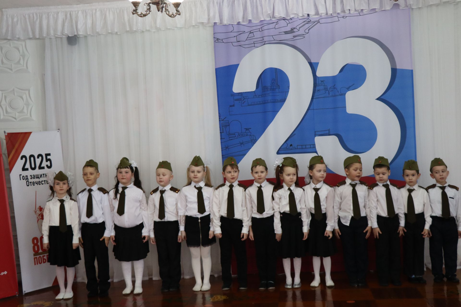 Нурлатский смотр строя и песни: волонтеры, героическая память и детская отвага (фоторепортаж)