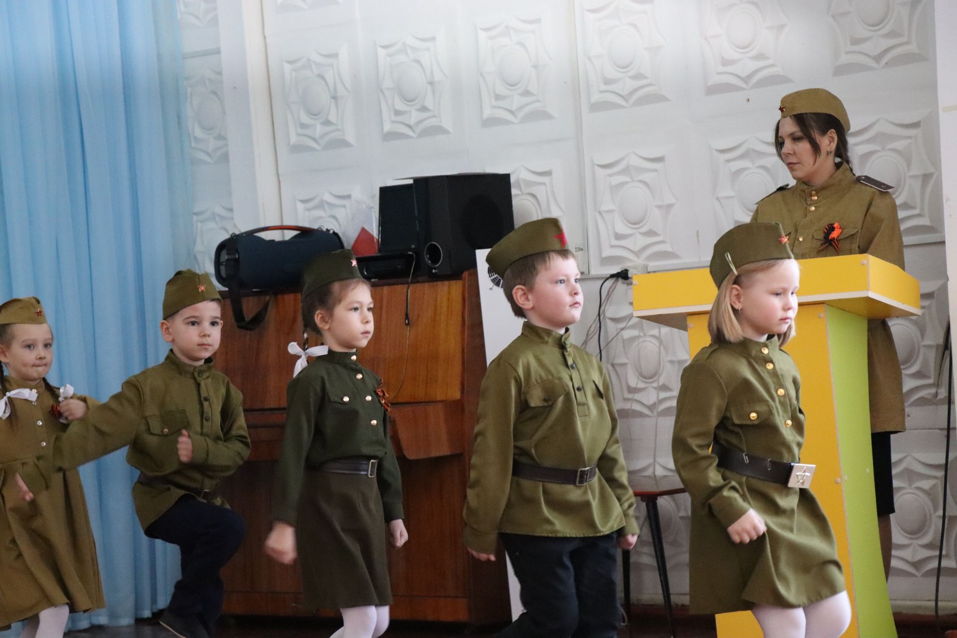 Нурлатский смотр строя и песни: волонтеры, героическая память и детская отвага (фоторепортаж)