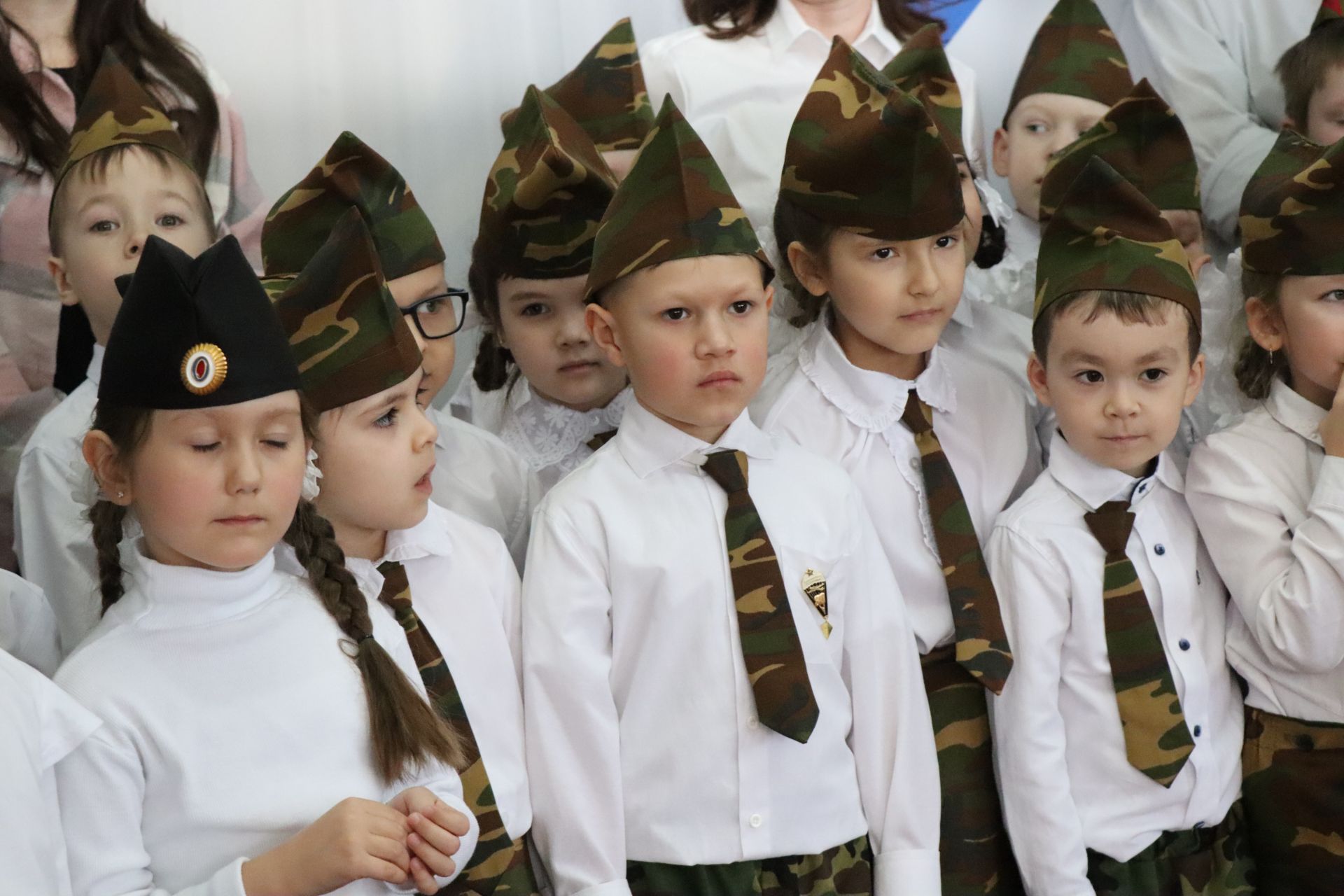 Нурлатский смотр строя и песни: волонтеры, героическая память и детская отвага (фоторепортаж)