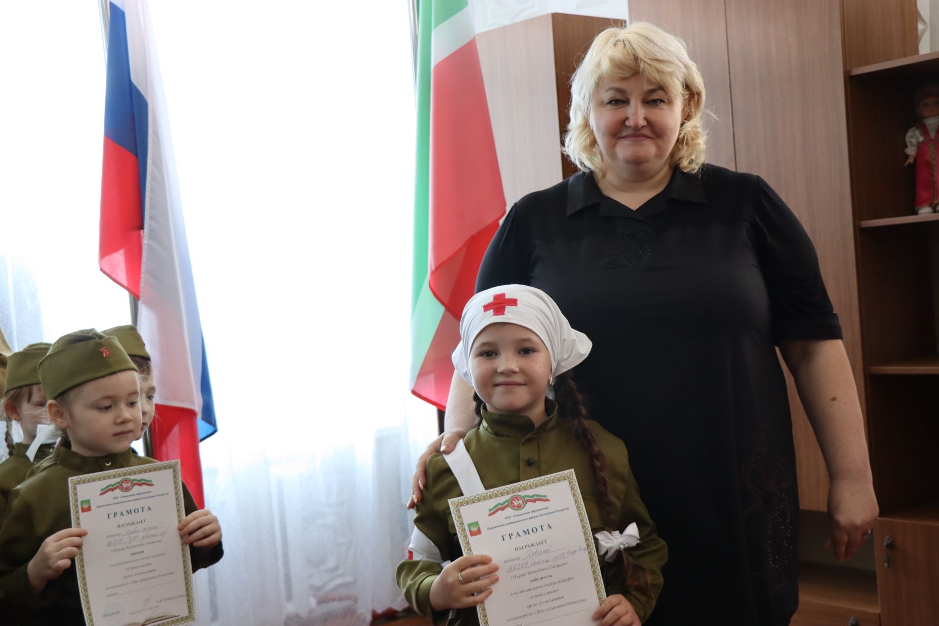 Нурлатский смотр строя и песни: волонтеры, героическая память и детская отвага (фоторепортаж)