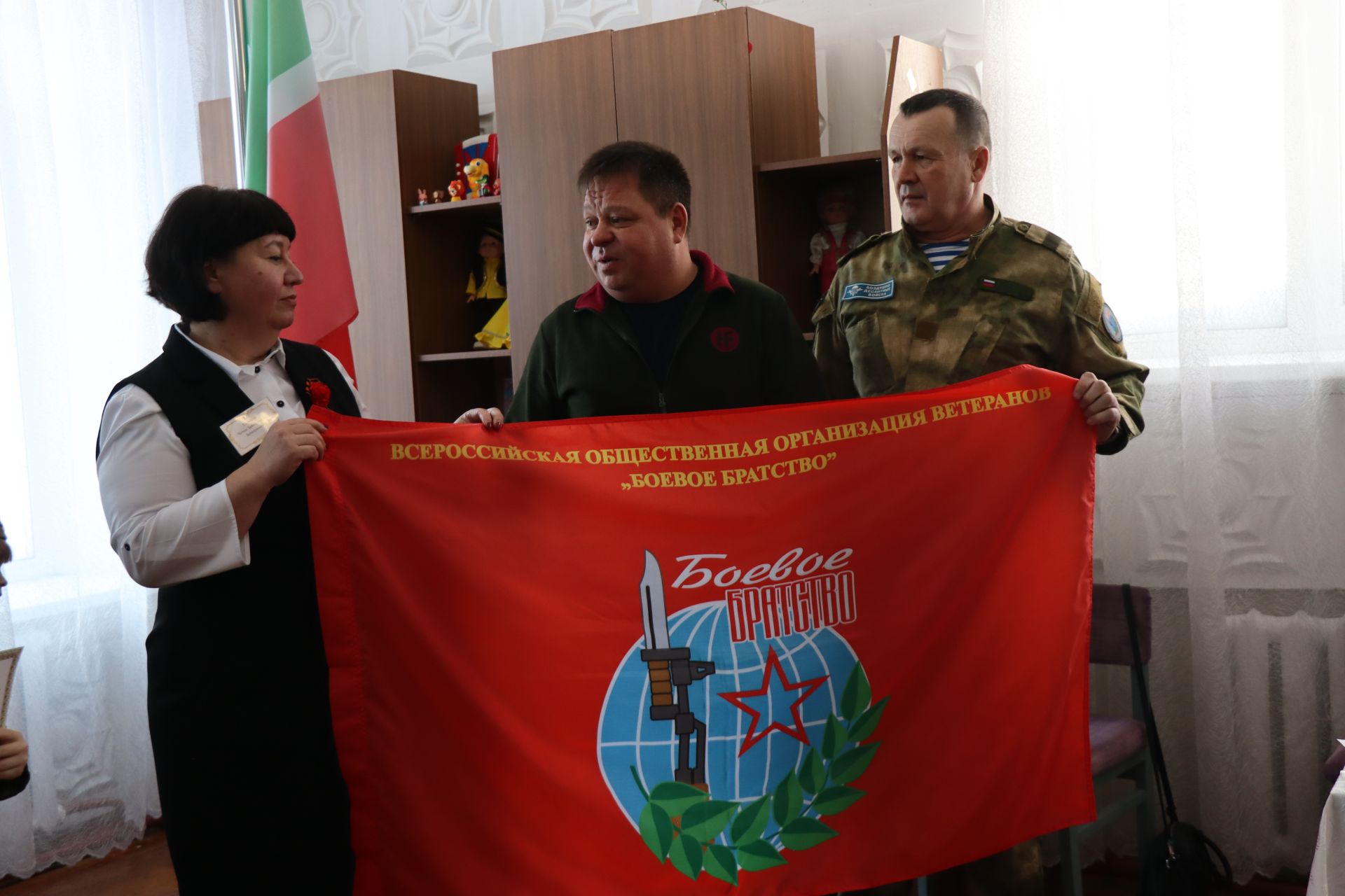 Нурлатский смотр строя и песни: волонтеры, героическая память и детская отвага (фоторепортаж)