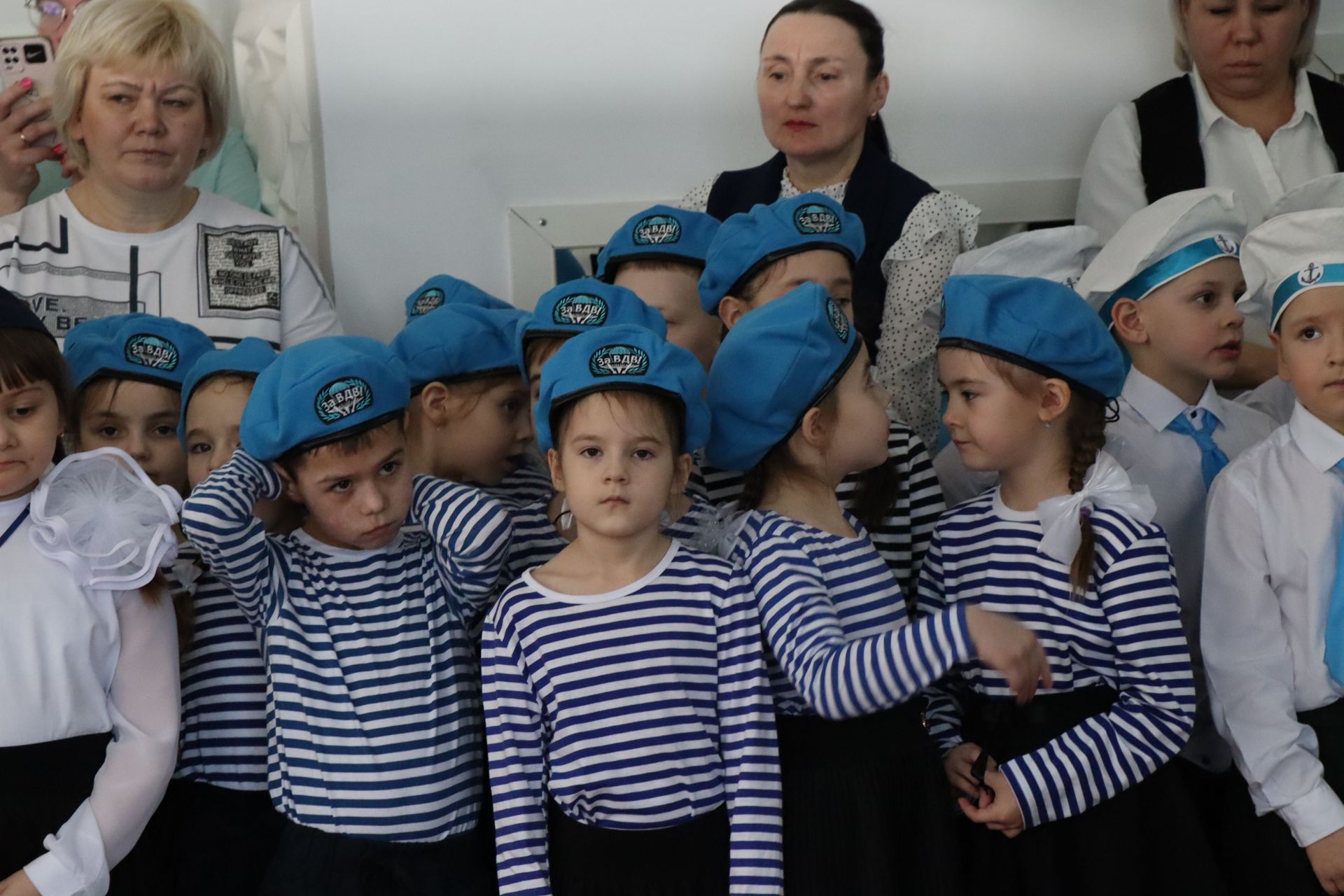 Нурлатский смотр строя и песни: волонтеры, героическая память и детская отвага (фоторепортаж)