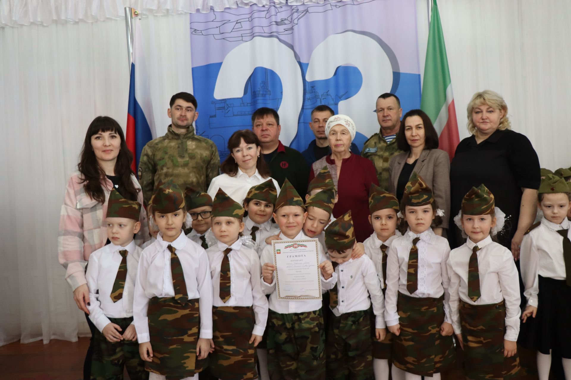 Нурлатский смотр строя и песни: волонтеры, героическая память и детская отвага (фоторепортаж)