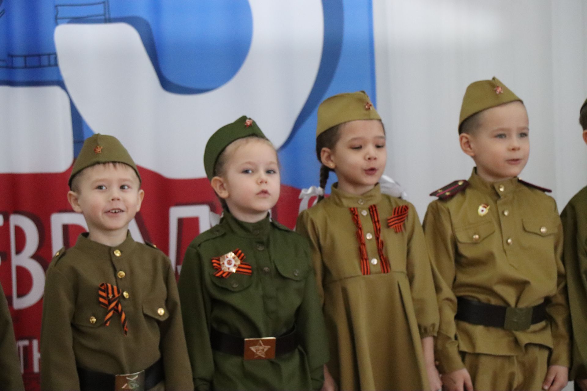 Нурлатский смотр строя и песни: волонтеры, героическая память и детская отвага (фоторепортаж)