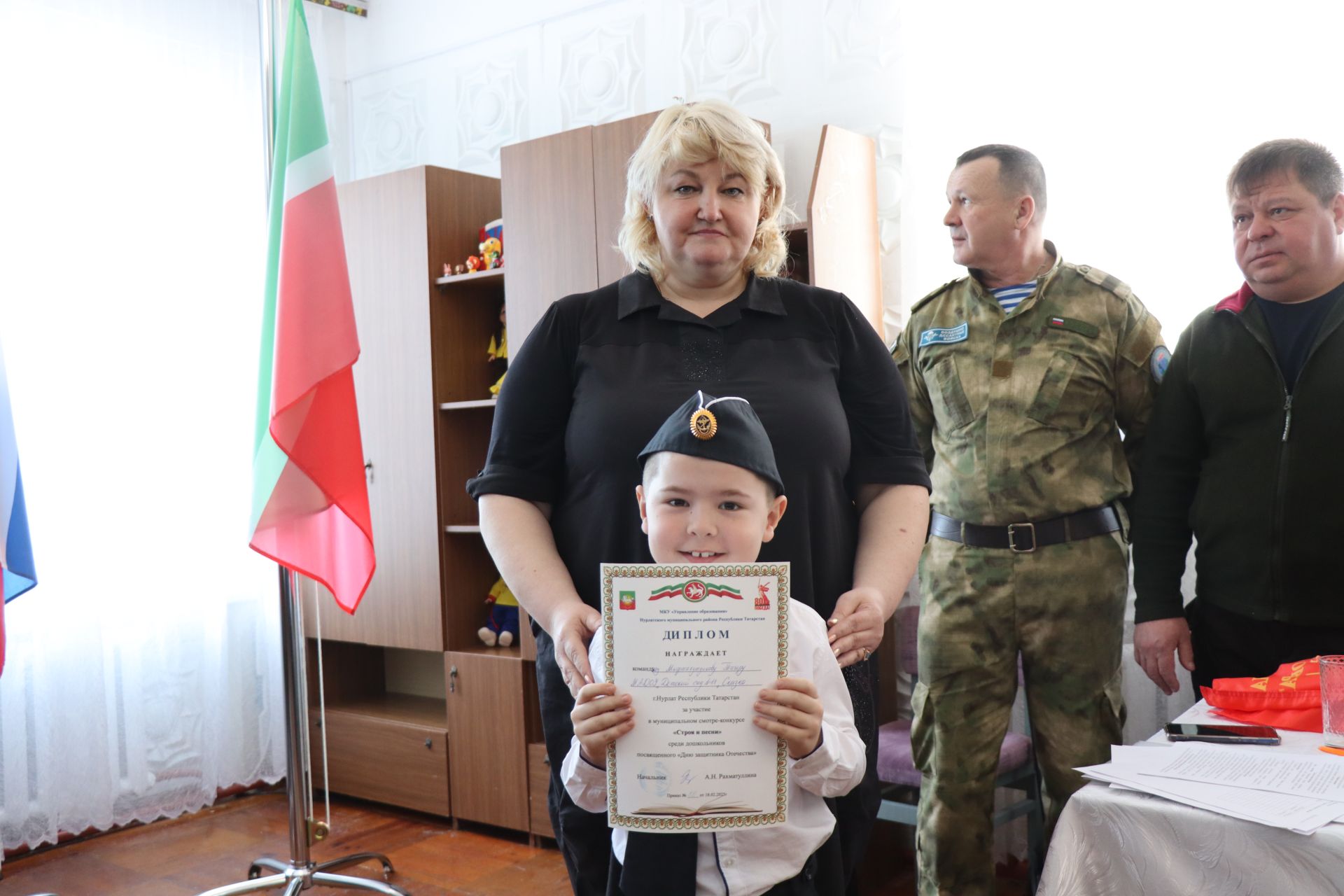 Нурлатский смотр строя и песни: волонтеры, героическая память и детская отвага (фоторепортаж)