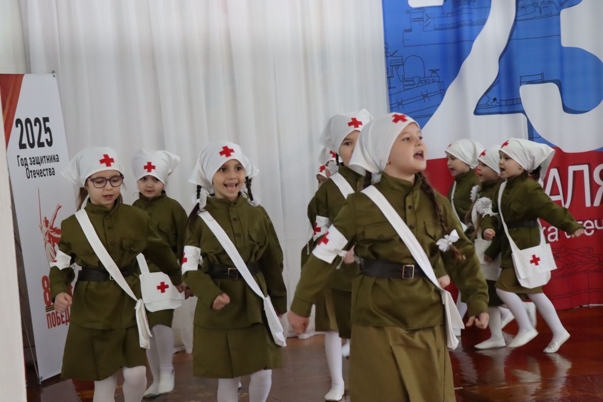 Нурлатский смотр строя и песни: волонтеры, героическая память и детская отвага (фоторепортаж)