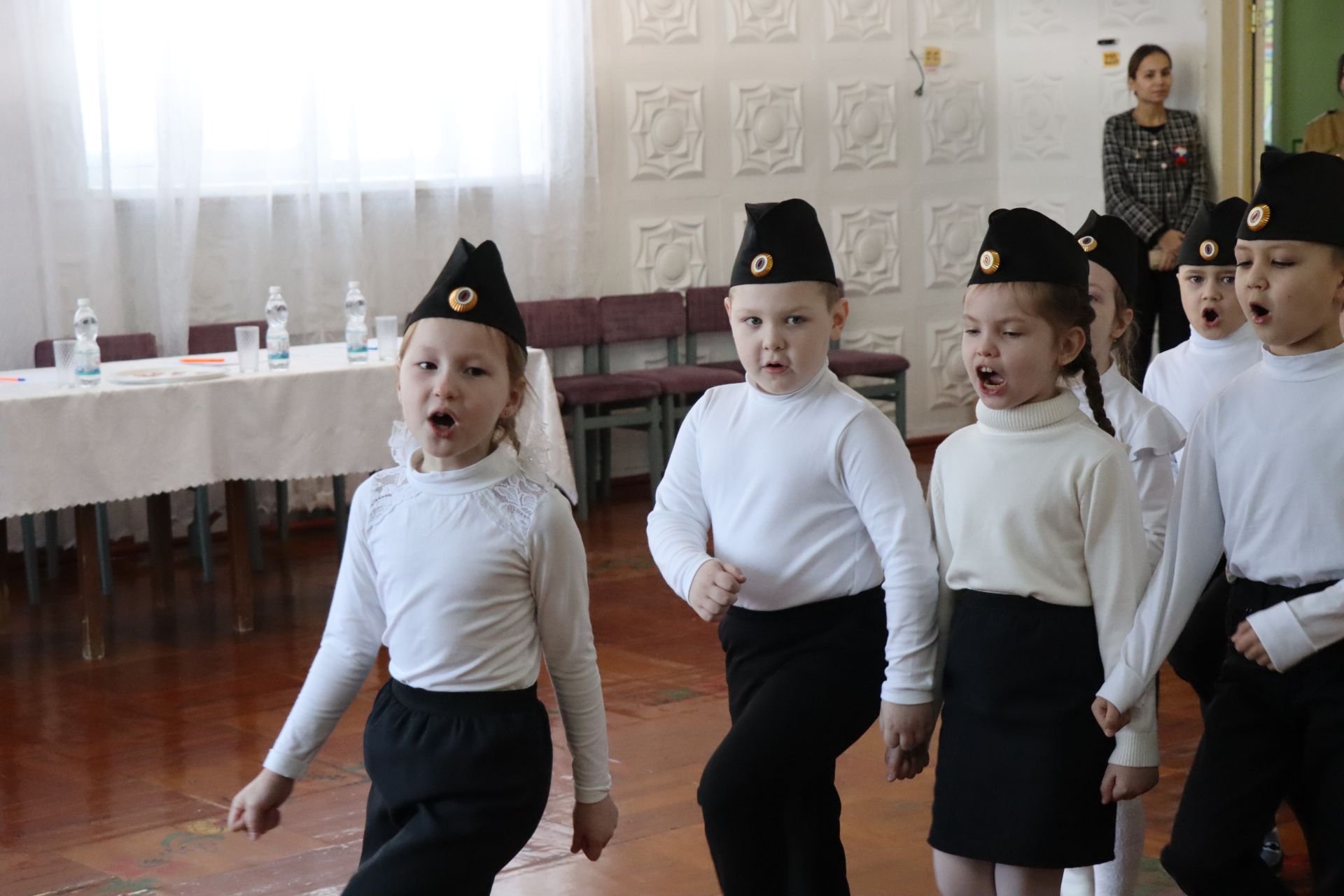 Нурлатский смотр строя и песни: волонтеры, героическая память и детская отвага (фоторепортаж)