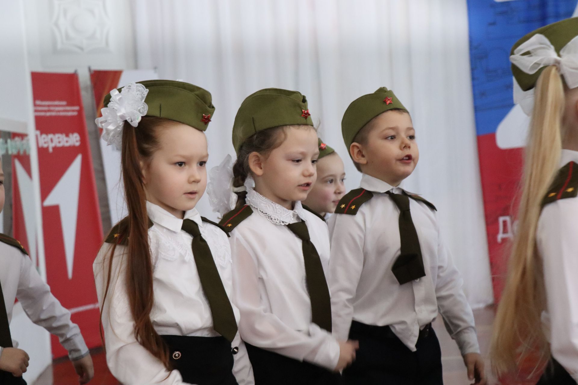 Нурлатский смотр строя и песни: волонтеры, героическая память и детская отвага (фоторепортаж)