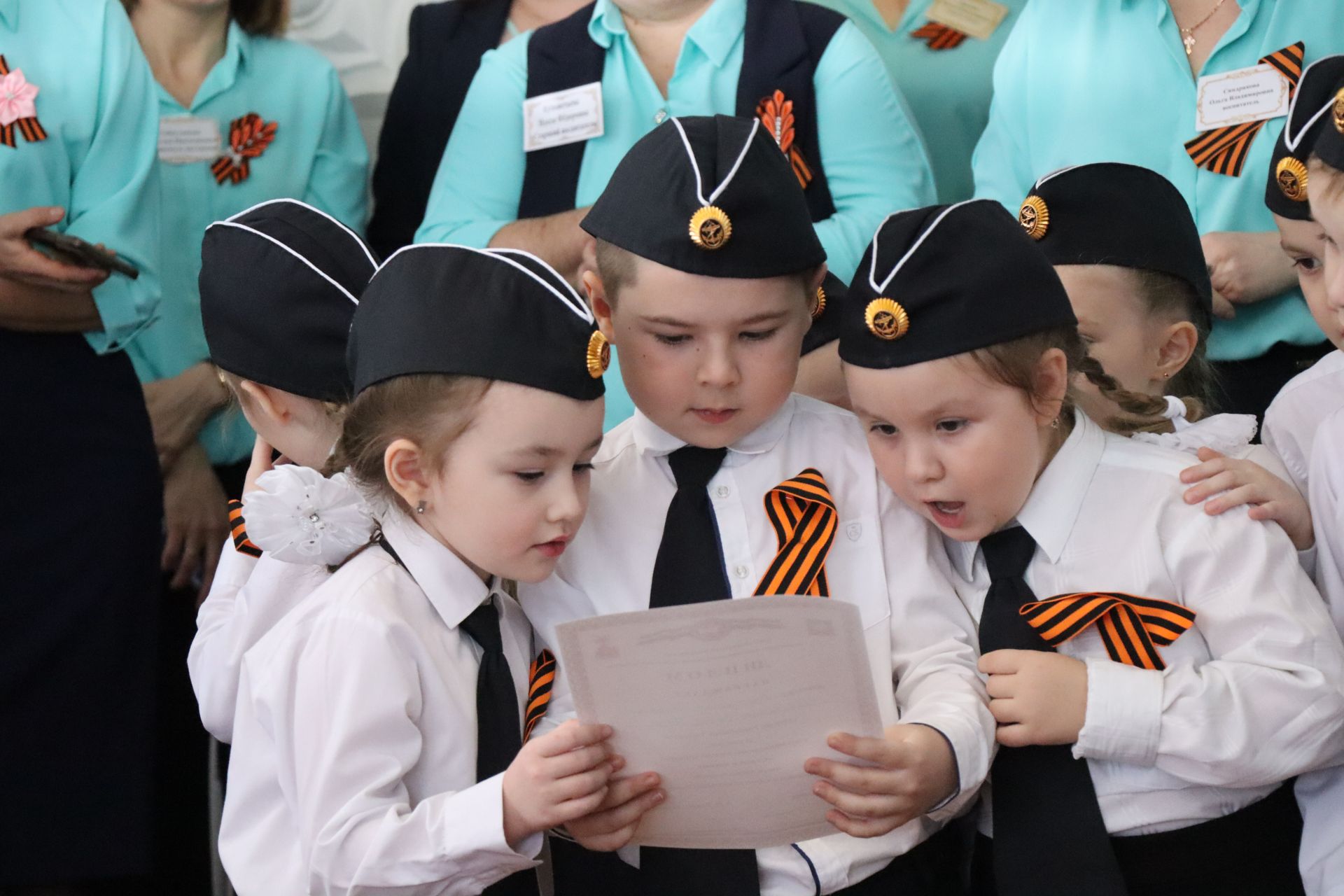 Нурлатский смотр строя и песни: волонтеры, героическая память и детская отвага (фоторепортаж)