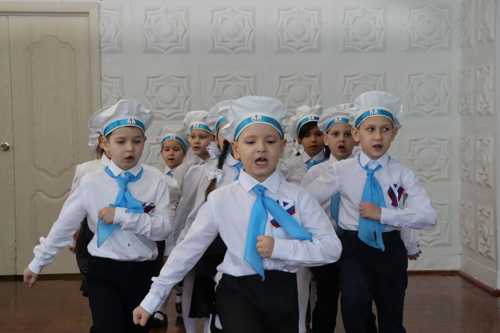 Нурлатский смотр строя и песни: волонтеры, героическая память и детская отвага (фоторепортаж)