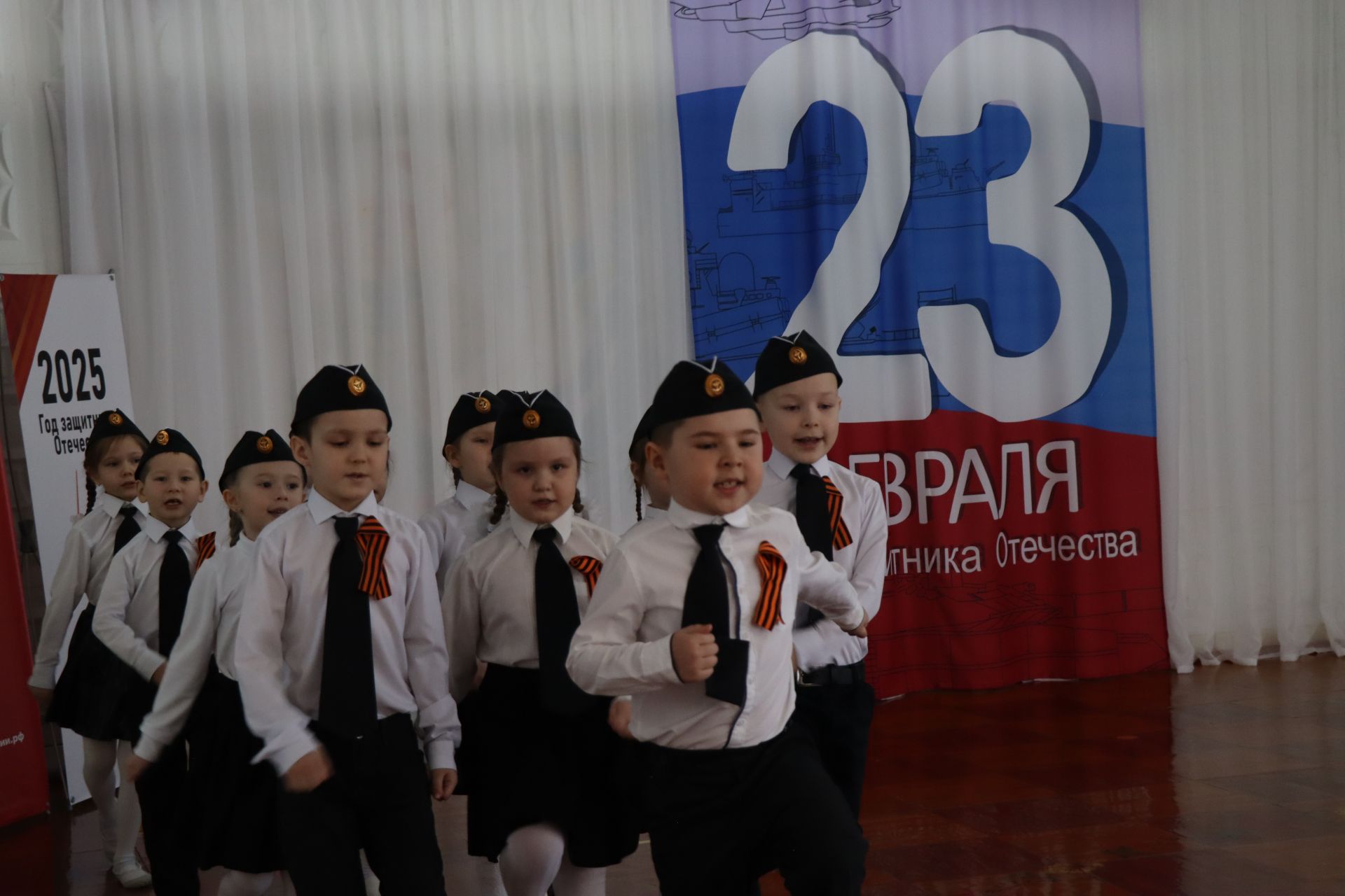 Нурлатский смотр строя и песни: волонтеры, героическая память и детская отвага (фоторепортаж)