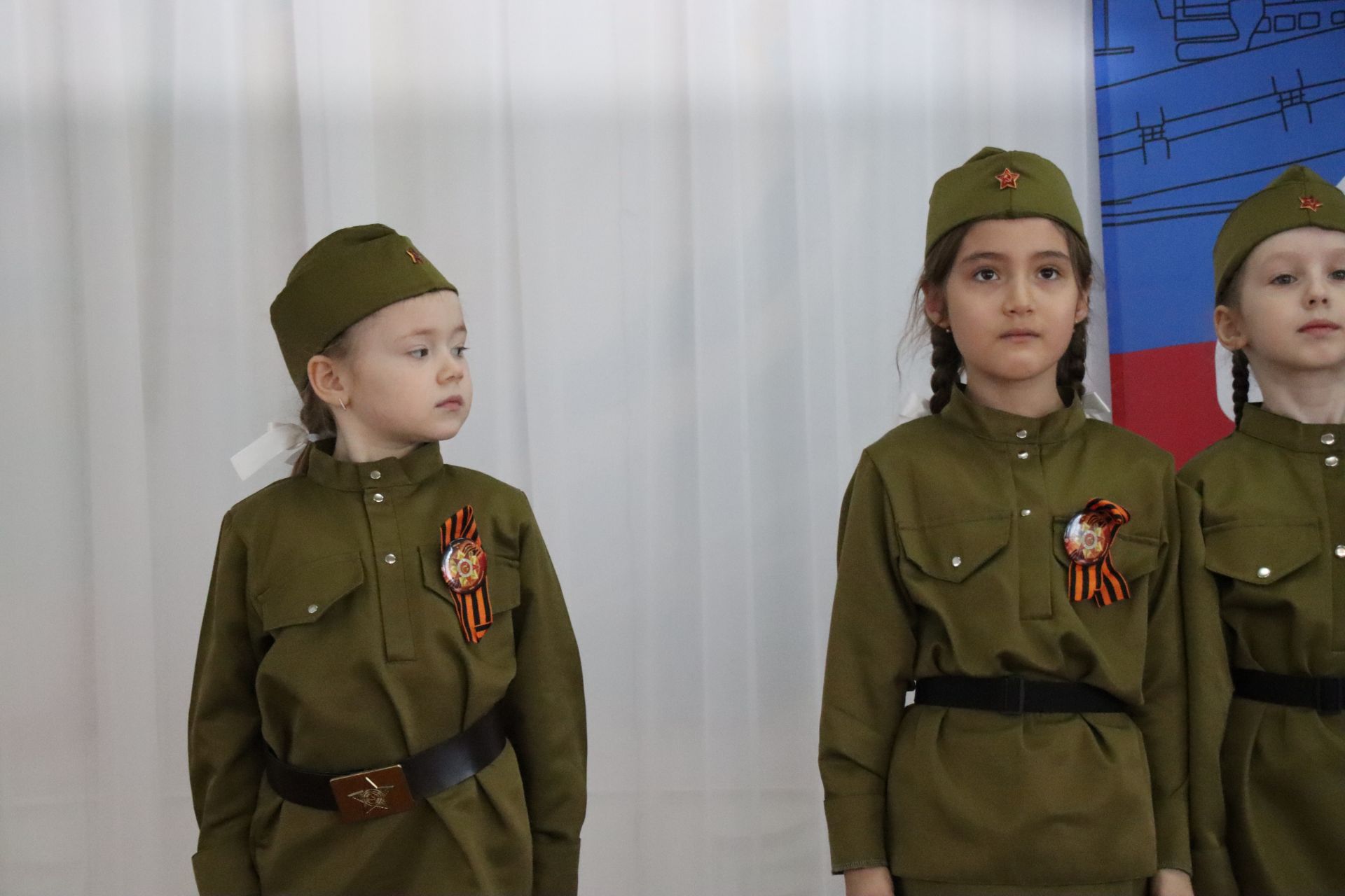 Нурлатский смотр строя и песни: волонтеры, героическая память и детская отвага (фоторепортаж)