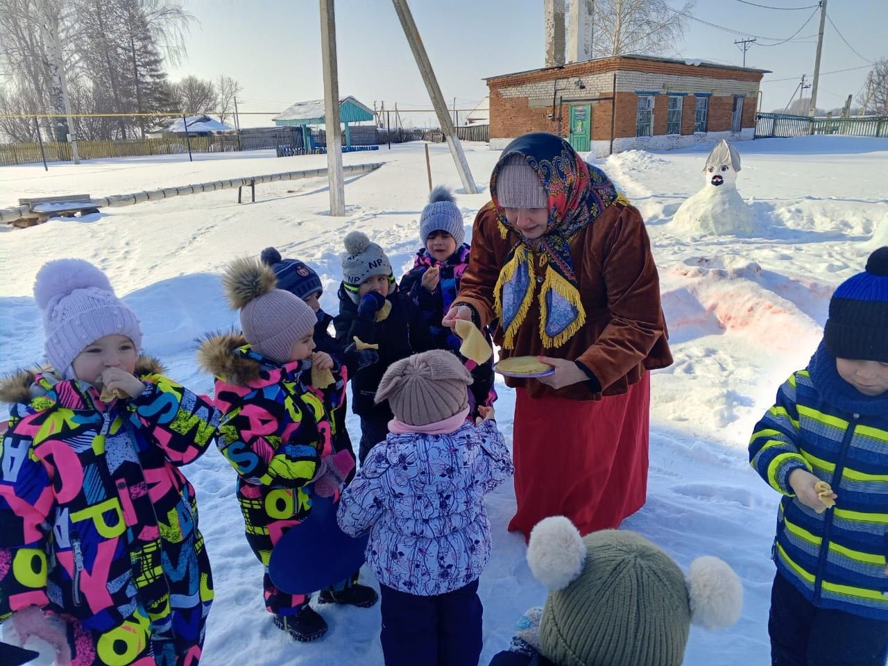 Масленица 2025: как встретили первый день праздника в деревне Караульная Гора