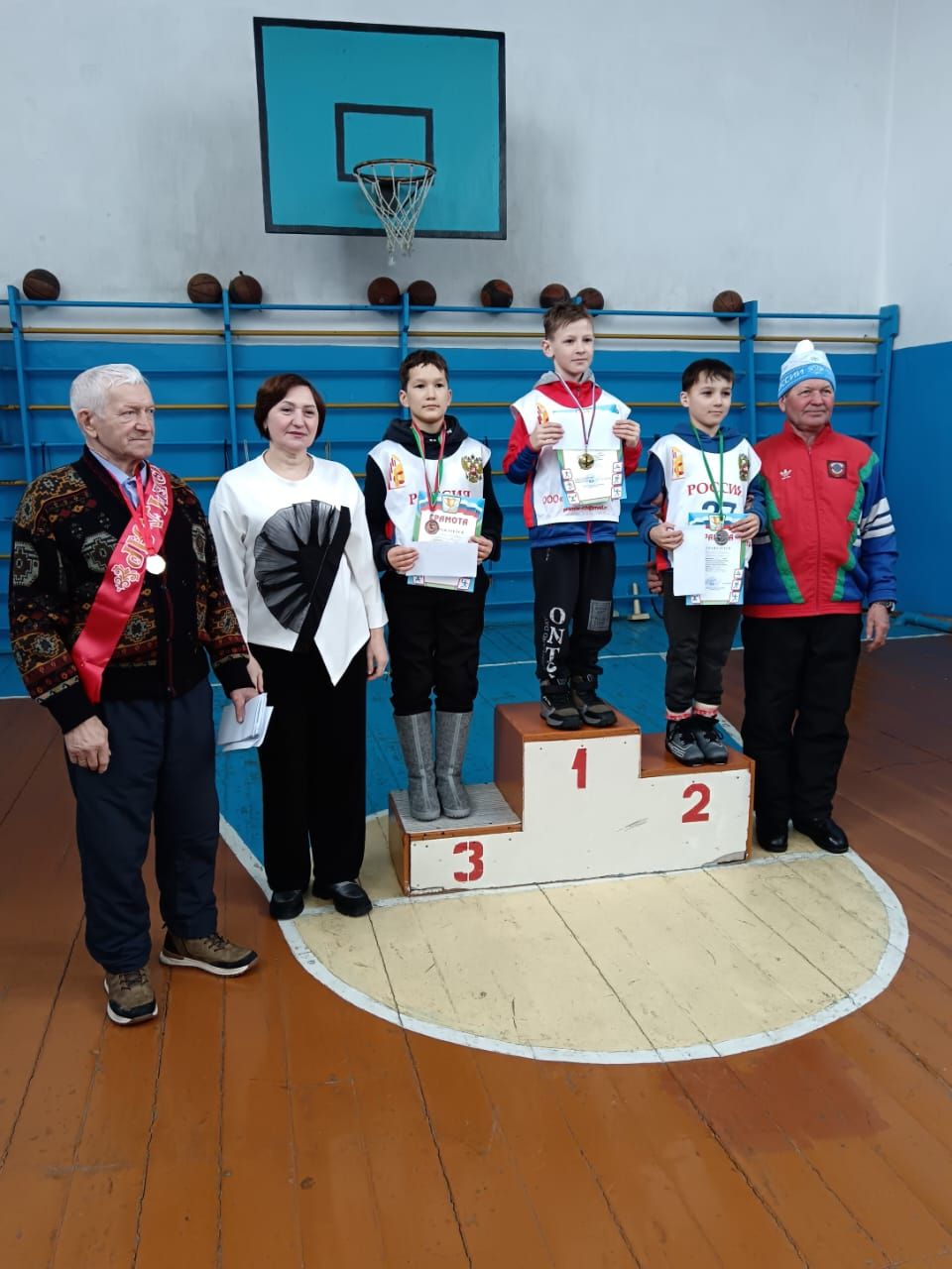 Нижнечелнинец Борис Леонтьев в день своего 80-летия организовал лыжный турнир для сельчан