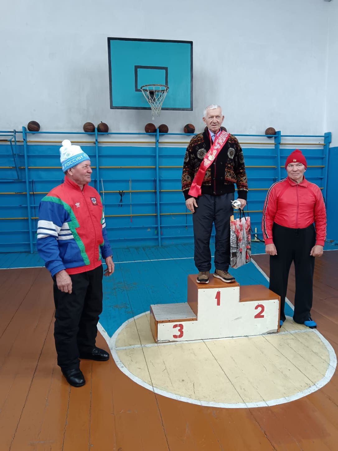 Нижнечелнинец Борис Леонтьев в день своего 80-летия организовал лыжный турнир для сельчан