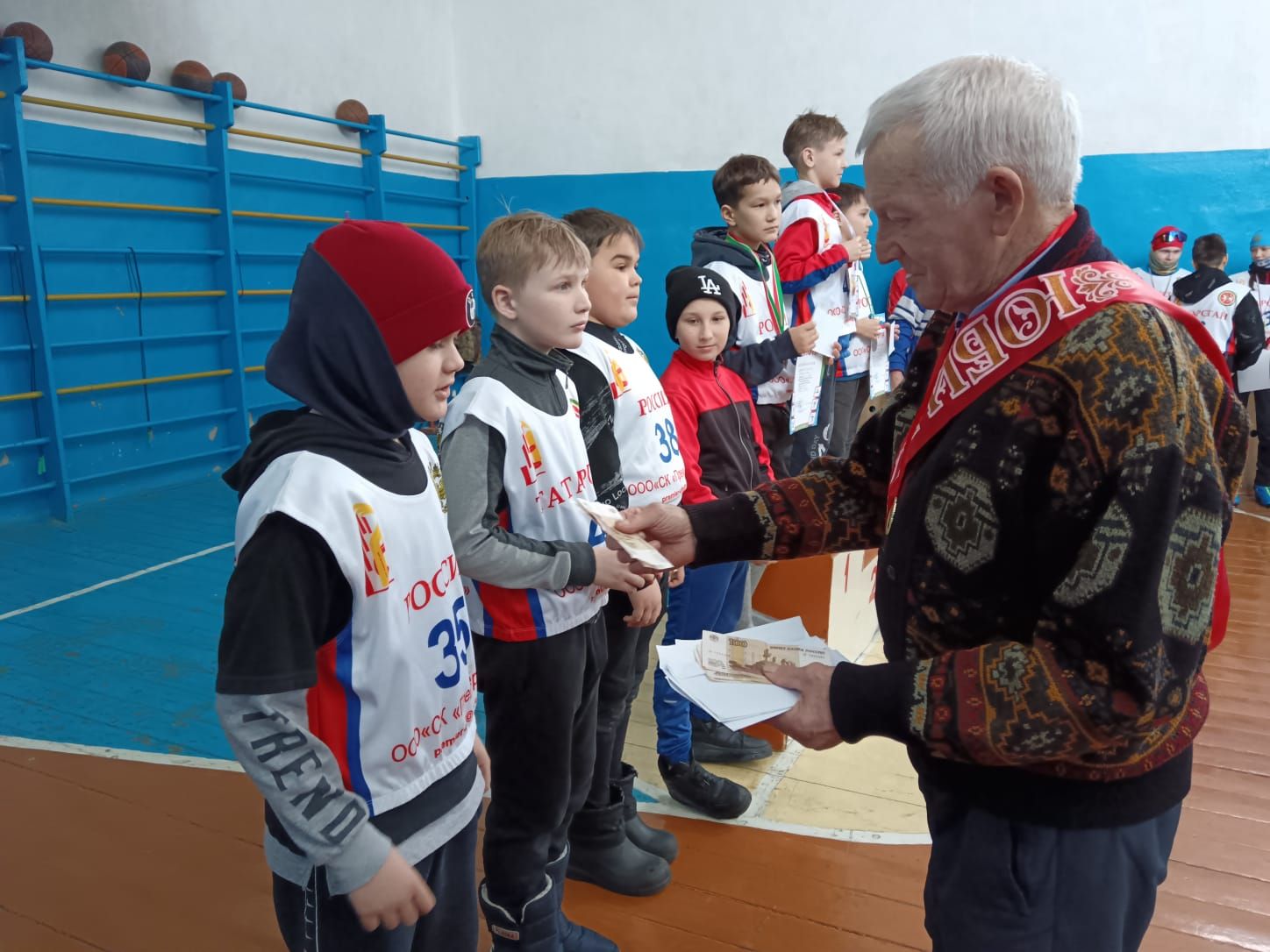 Нижнечелнинец Борис Леонтьев в день своего 80-летия организовал лыжный турнир для сельчан