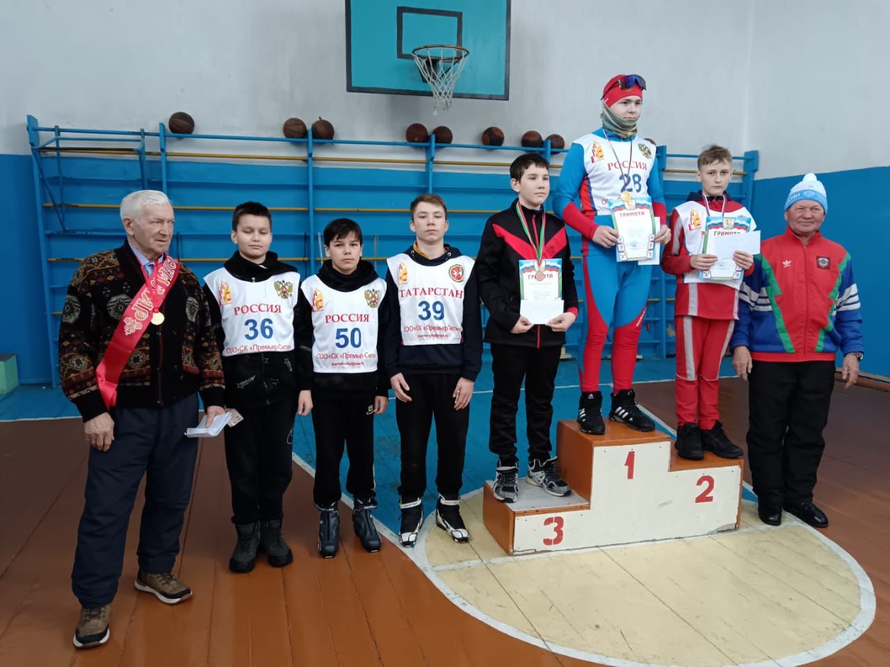 Нижнечелнинец Борис Леонтьев в день своего 80-летия организовал лыжный турнир для сельчан