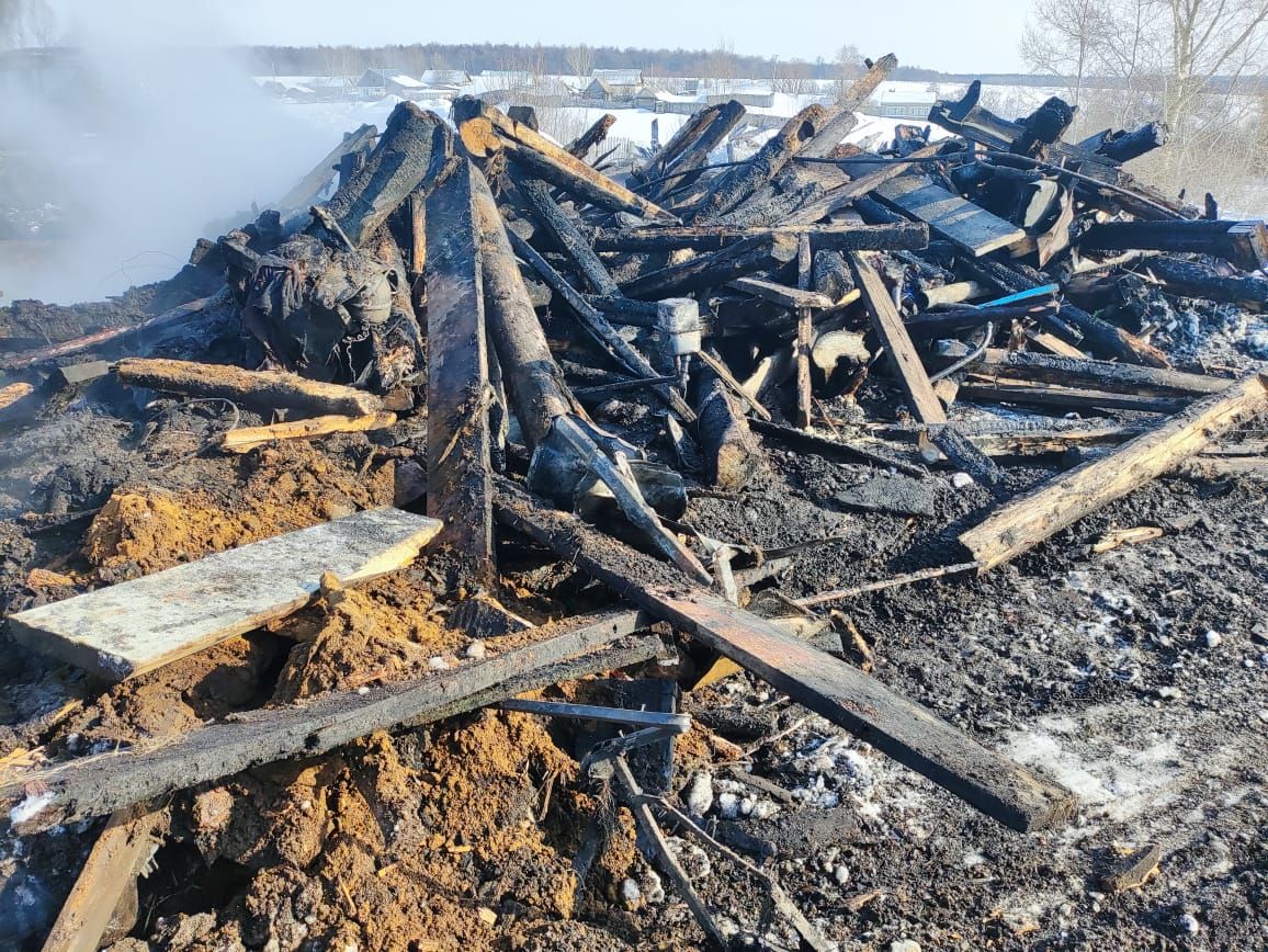 В Нурлатском районе сгорел частный дом из-за неисправного электронагревательного прибора