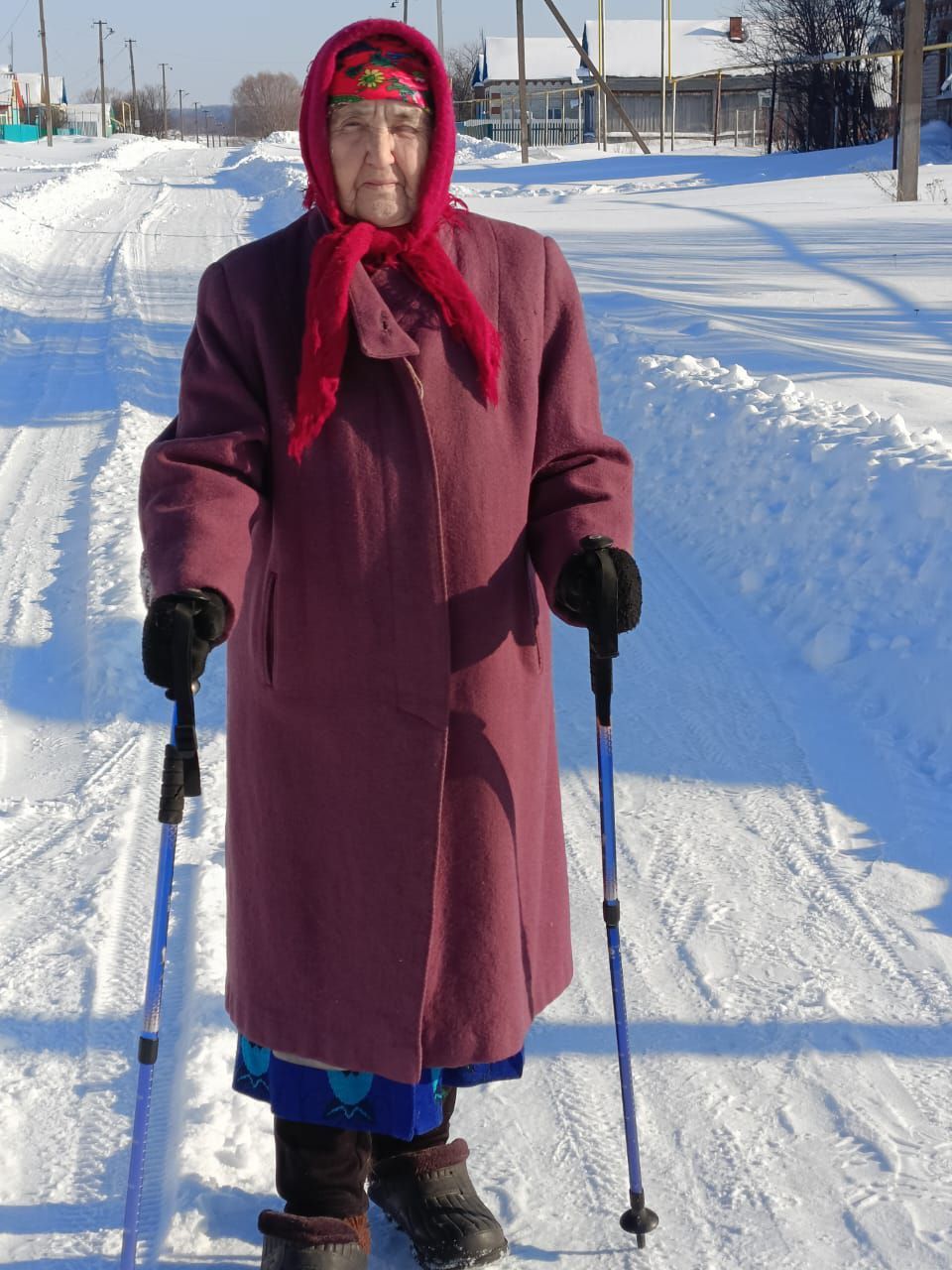 Скандинавская ходьба для пожилых подопечных Нурлатского центра «Гармония»