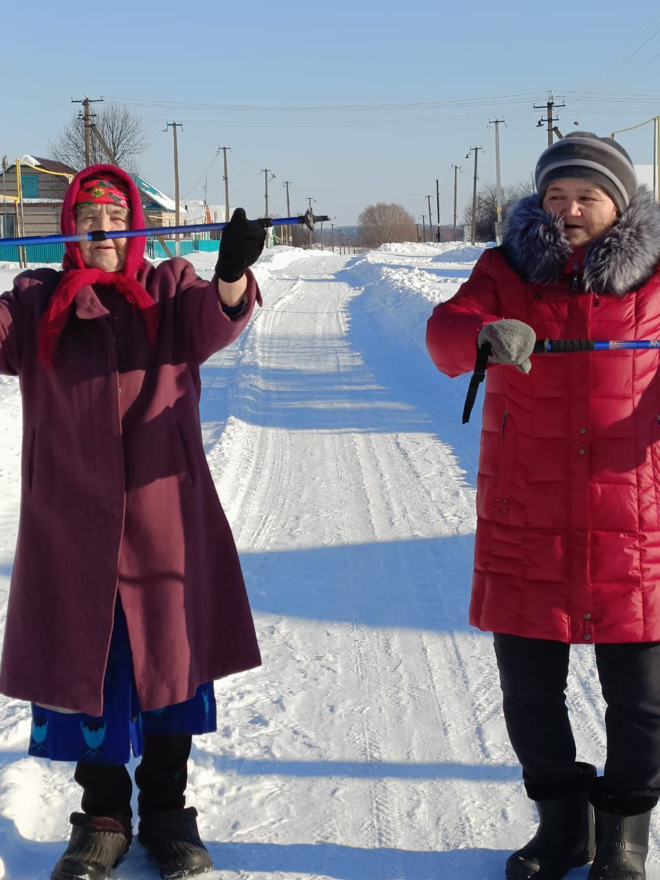 Скандинавская ходьба для пожилых подопечных Нурлатского центра «Гармония»