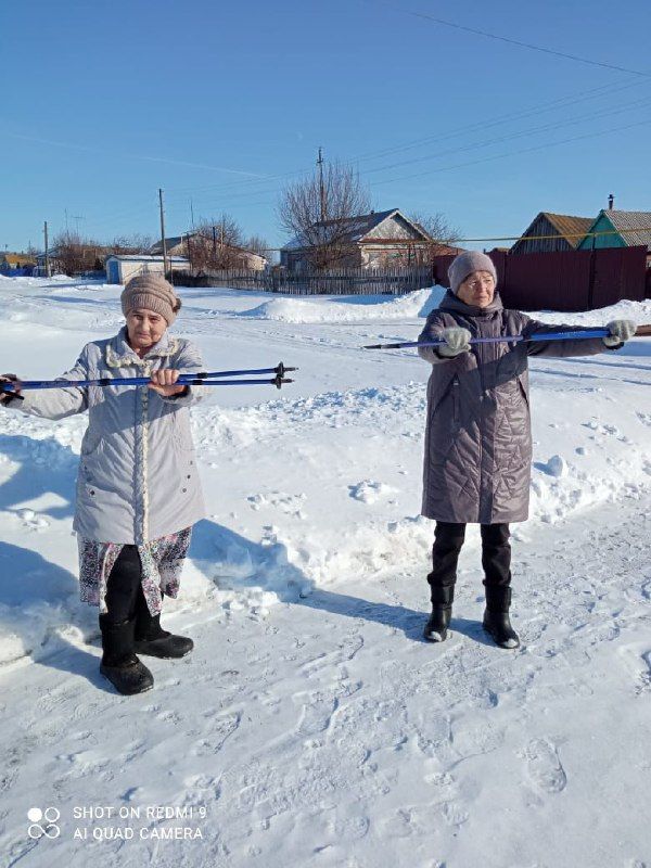 Скандинавская ходьба для пожилых подопечных Нурлатского центра «Гармония»