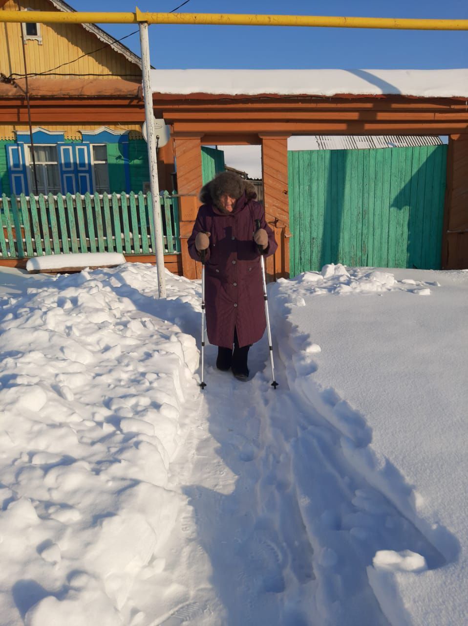 Скандинавская ходьба для пожилых подопечных Нурлатского центра «Гармония»