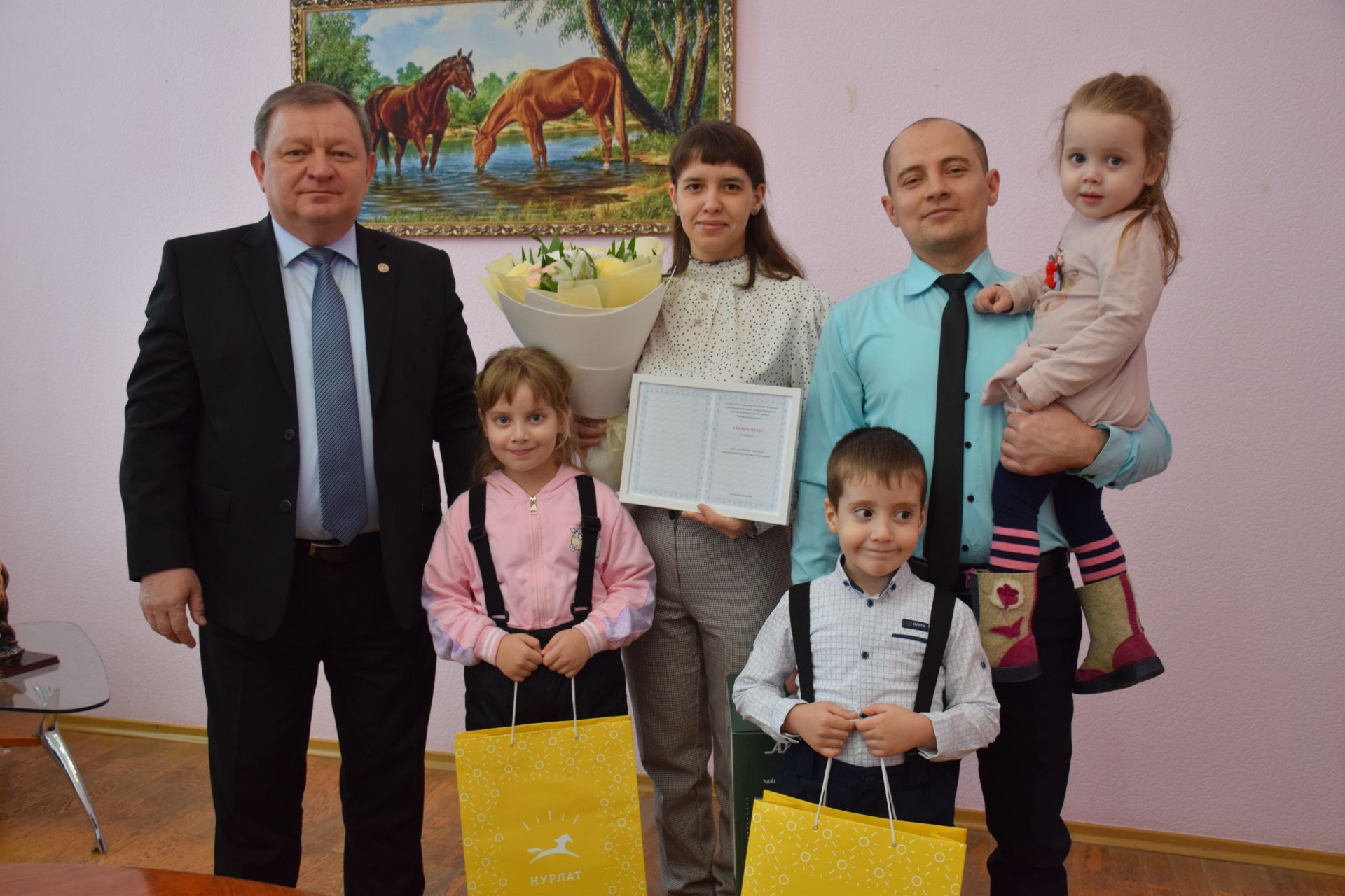 Многодетная семья из Нурлата стала обладателем социальной выплаты на приобретение жилья