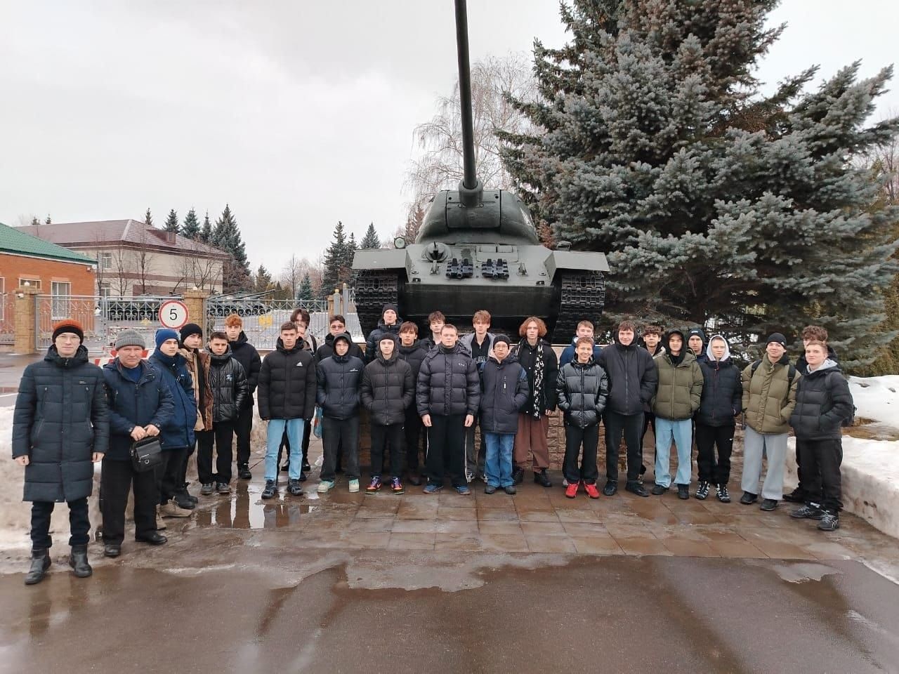 Студенты Нурлатского аграрного техникума побывали на Дне открытых дверей в Казанском танковом военном училище