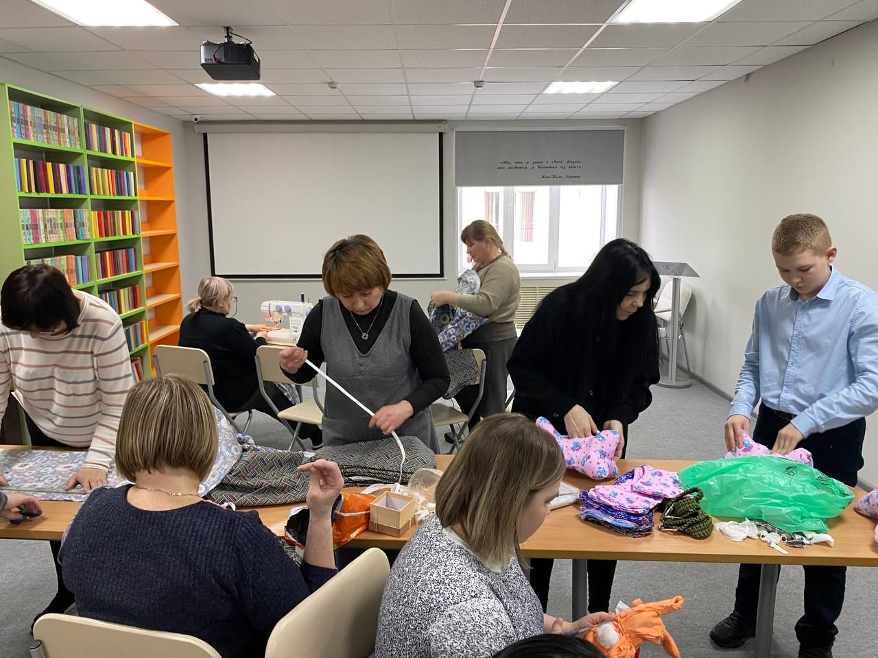 Традиционный «Час добрых дел» продуктивно прошел в центральной библиотеке Нурлата