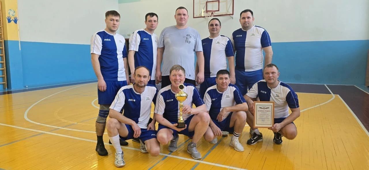 В Нурлате разыграли кубок отцов по волейболу