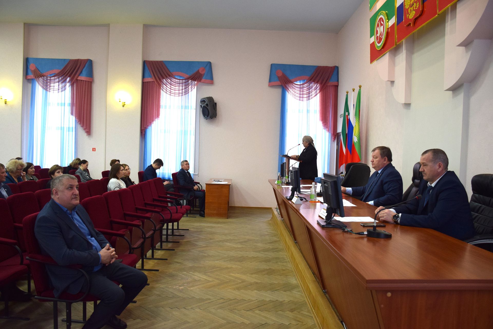 Комиссия по координации работы по противодействию коррупции в Нурлатском районе обсудила актуальные вопросы