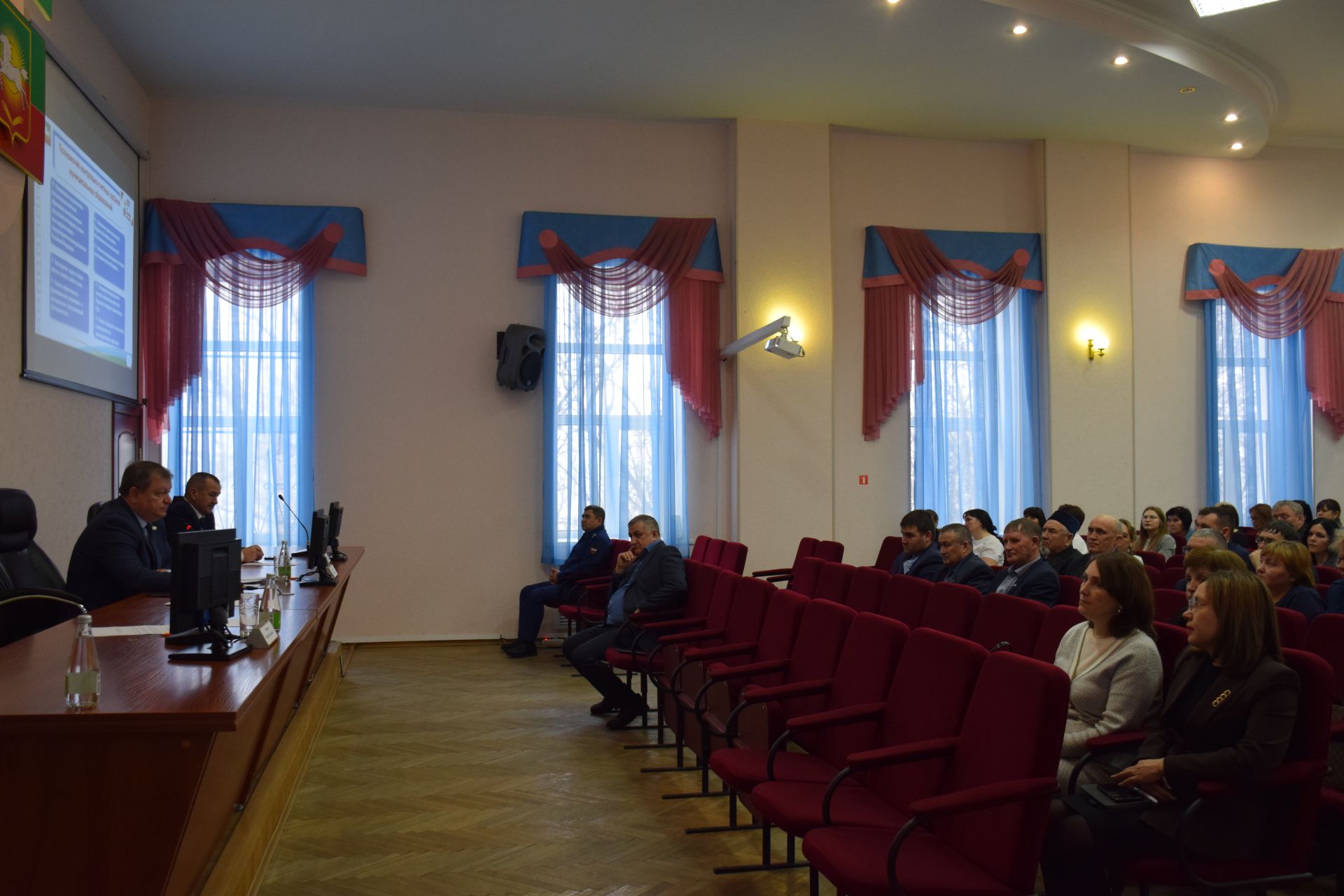 Комиссия по координации работы по противодействию коррупции в Нурлатском районе обсудила актуальные вопросы