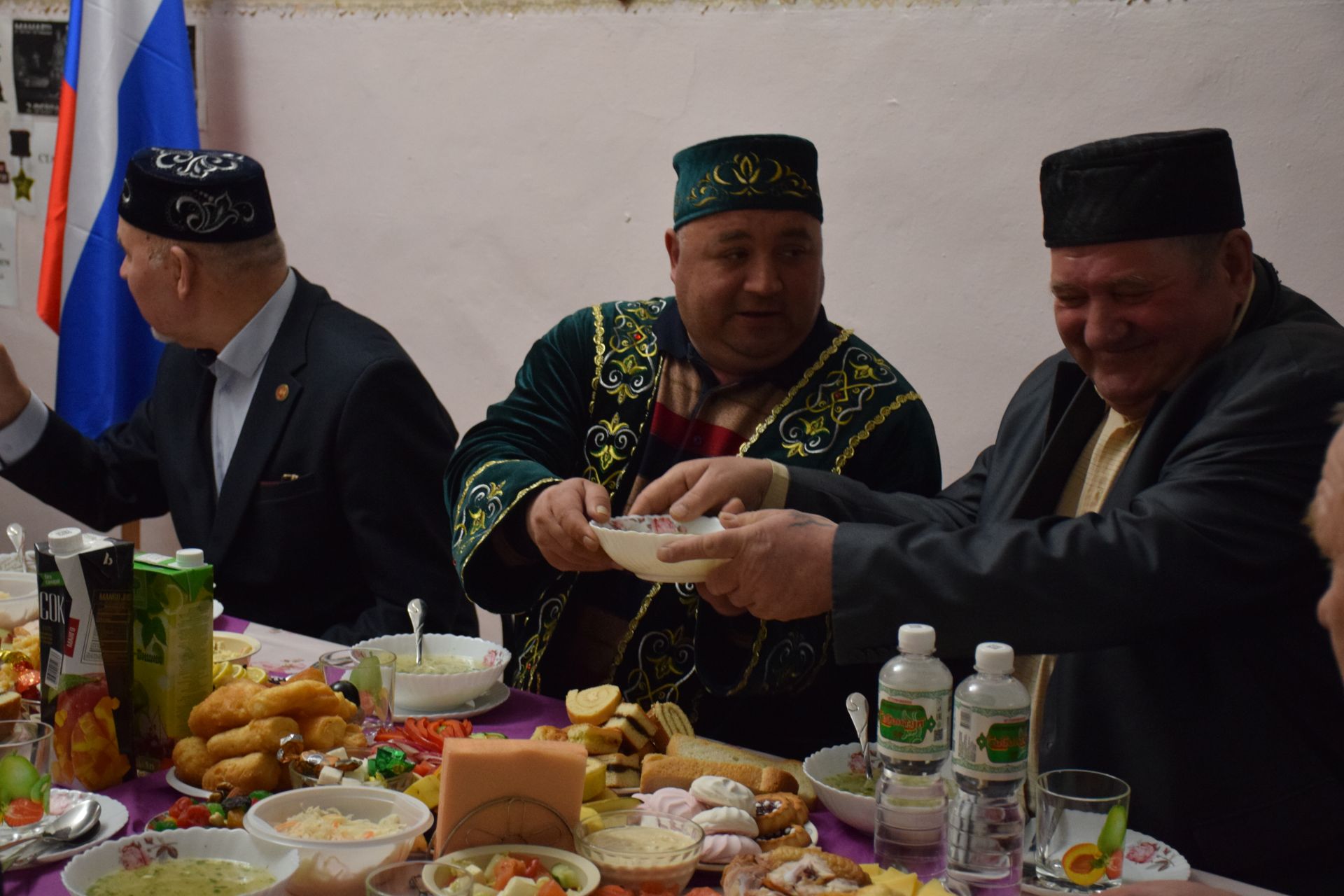Минталип Минеханов провел традиционный коллективный ифтар для жителей родного села