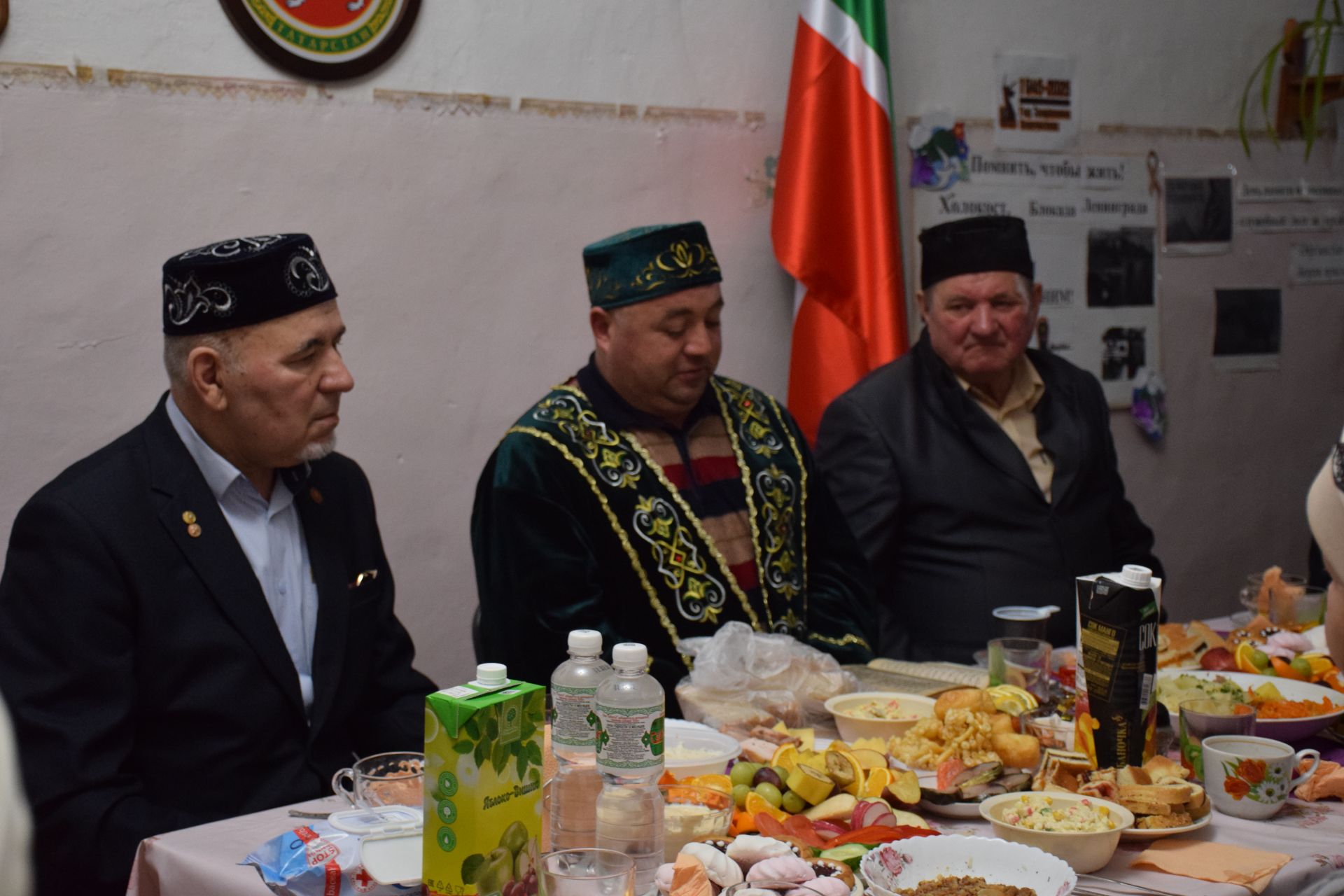 Минталип Минеханов провел традиционный коллективный ифтар для жителей родного села