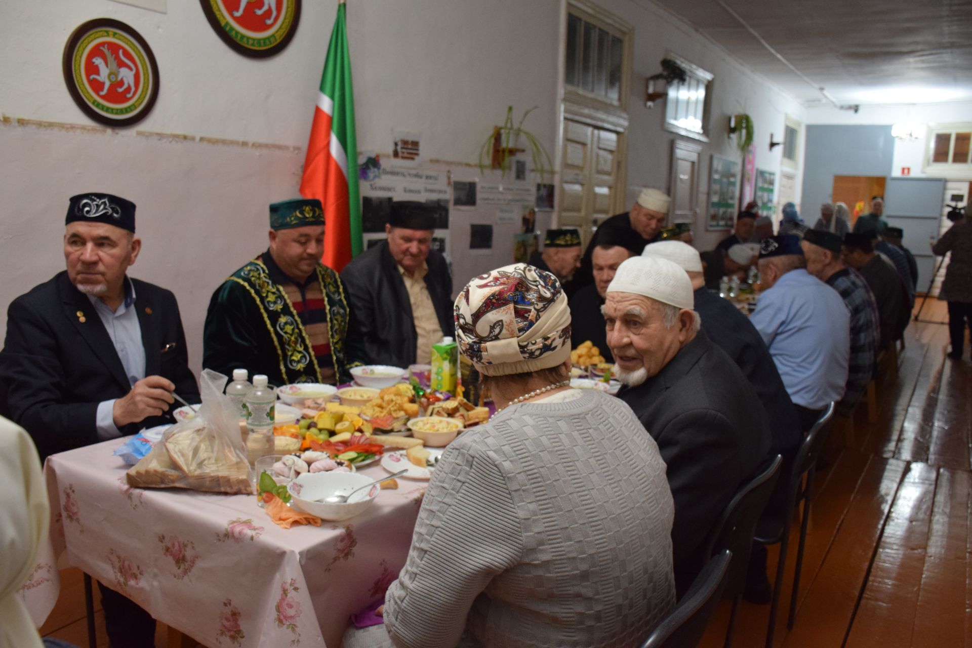 Минталип Минеханов провел традиционный коллективный ифтар для жителей родного села