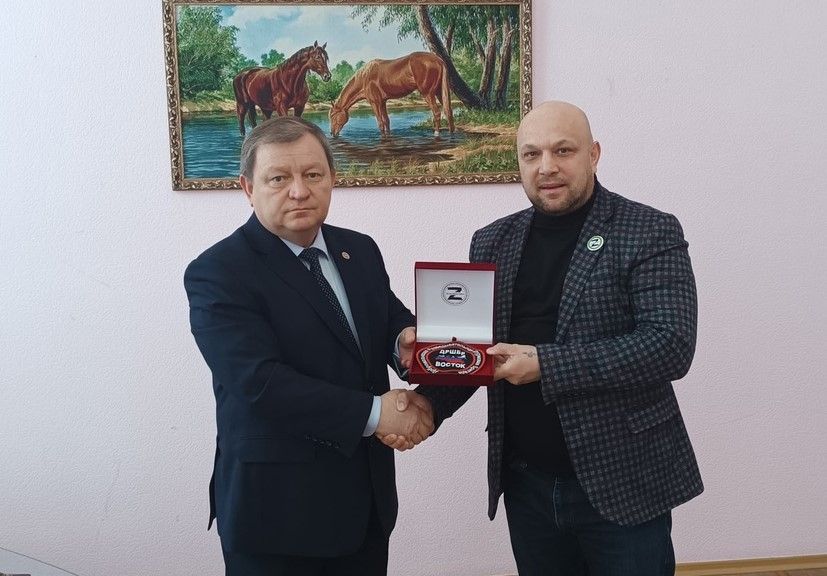 Глава Нурлатского района Дамир Ишкинеев встретился с активистами фонда «Все для победы. Нурлат»