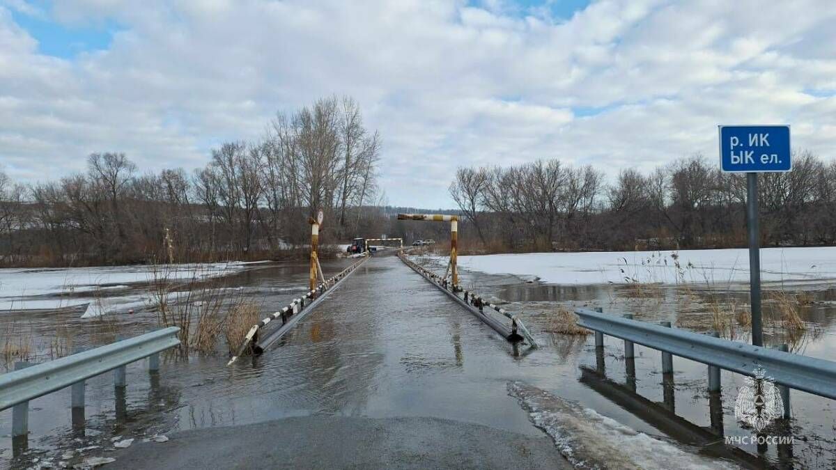 Мост между Татарстаном и Башкирией затоплен из-за наводнения