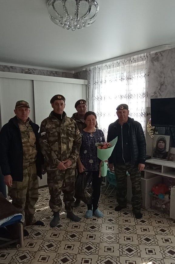 В Нурлате почтили память военнослужащих внутренних войск в их профессиональный праздник