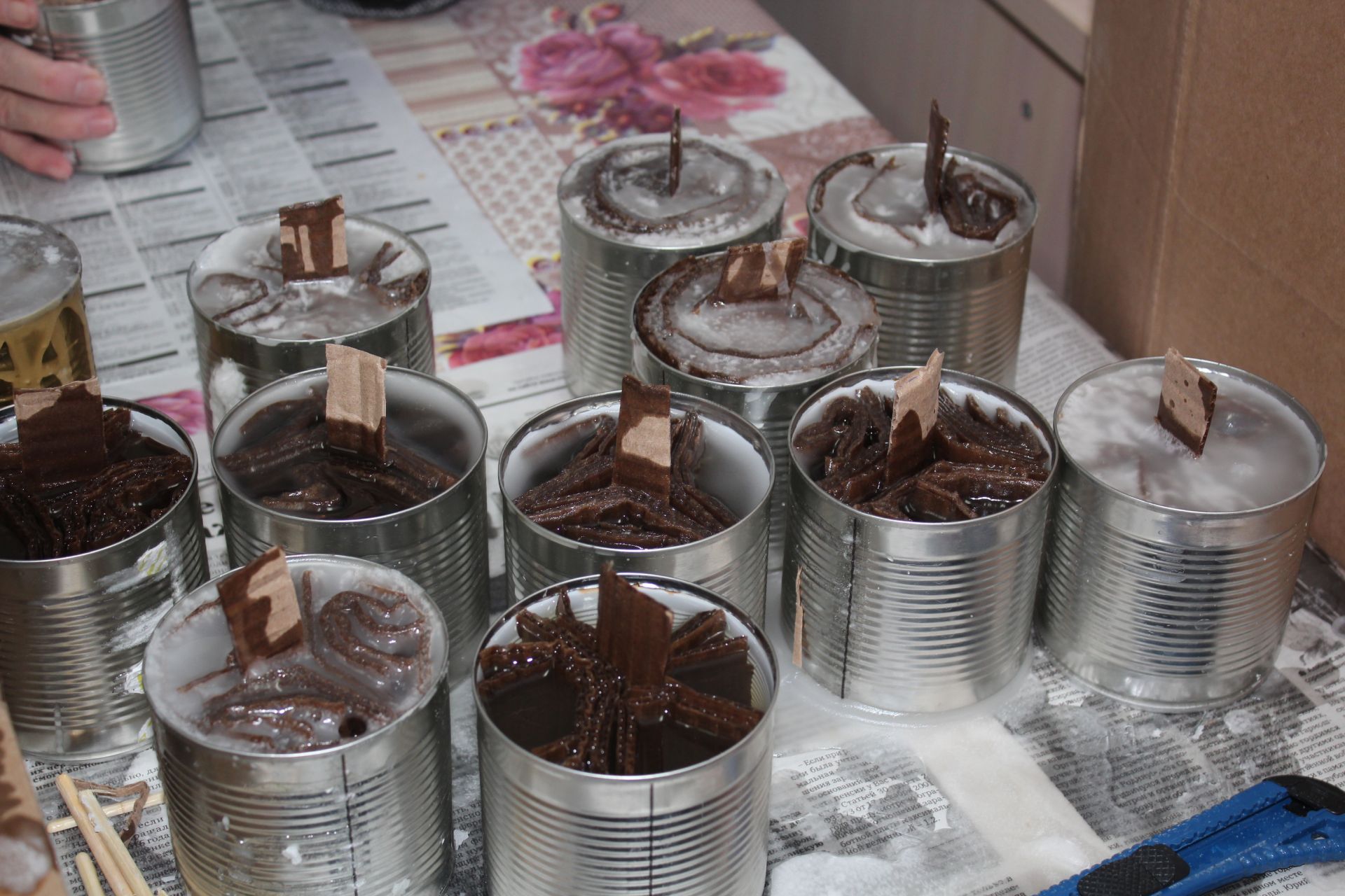 Жители Нурлатского дома-интерната для престарелых и инвалидов под началом коллектива учреждения изготавливают окопные свечи